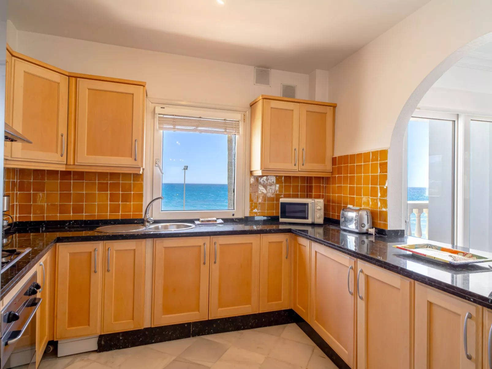 Stella Maris Beachfront 1J by Casasol - Binnen