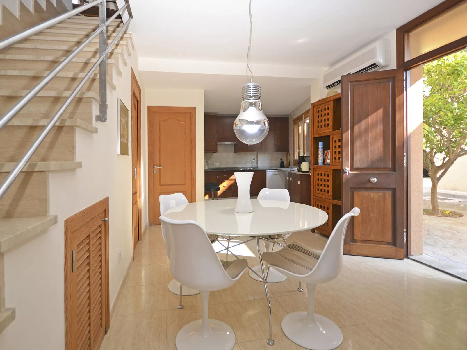 Amparo Luca - Binnen