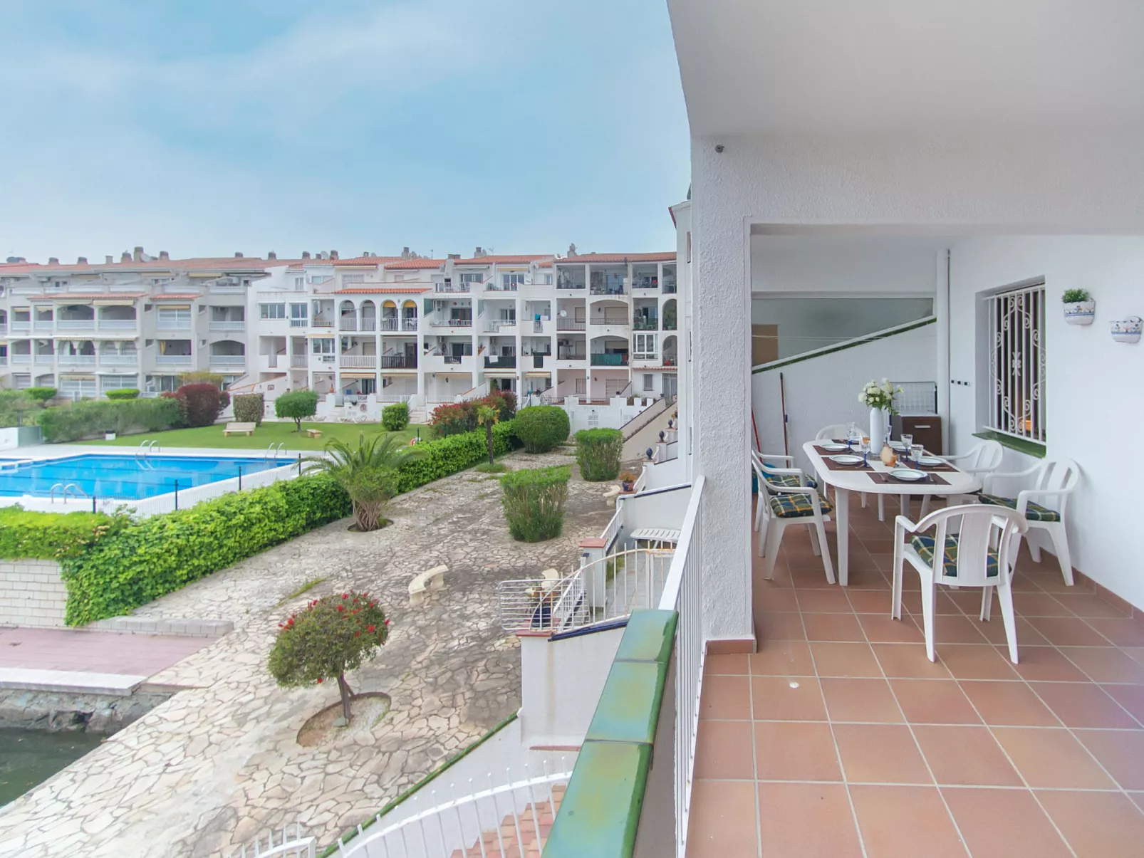 WELCS APARTAMENTO 243 EMP con terraza con vista - Buiten