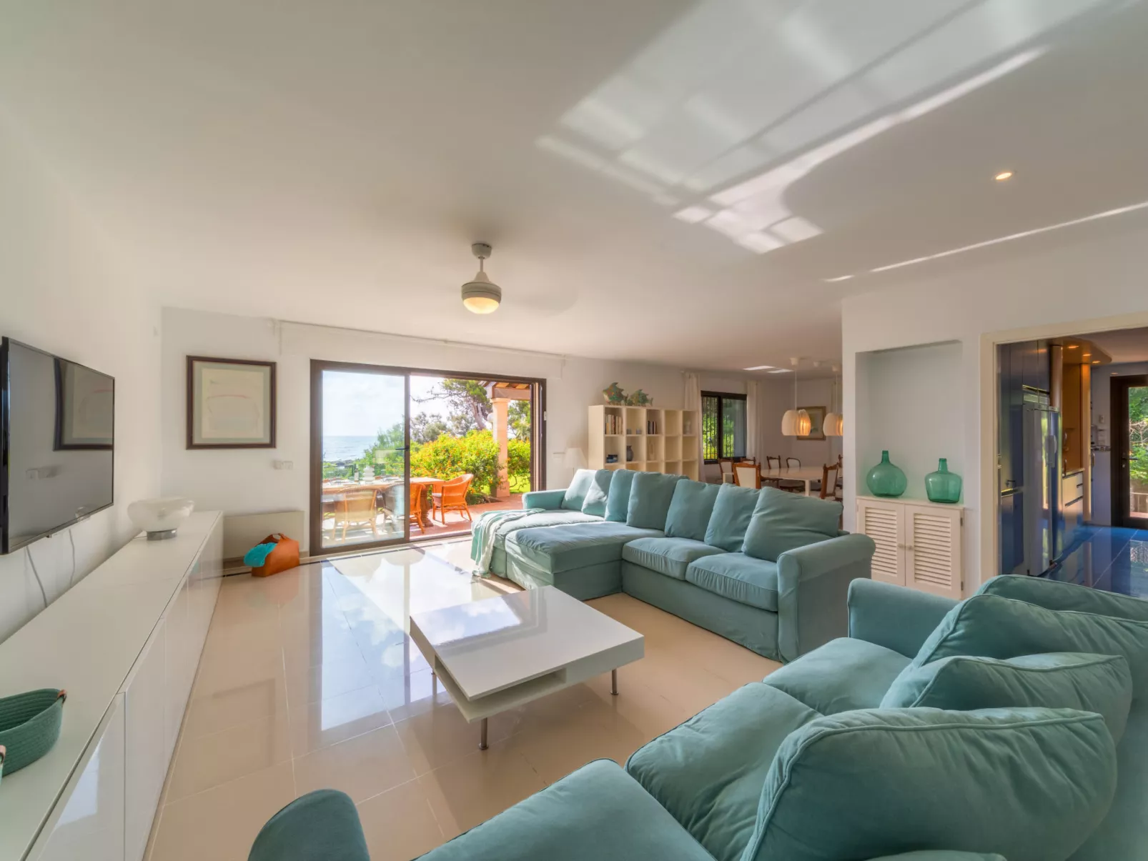 VILLA ES PINARO - BEACH FRONT - Binnen