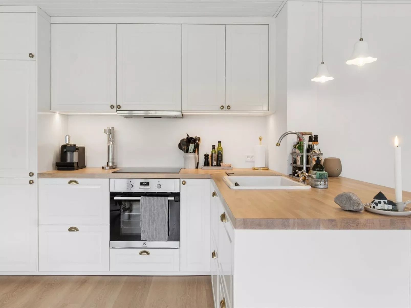 "Maksimilian" - 300m from the sea - Binnen