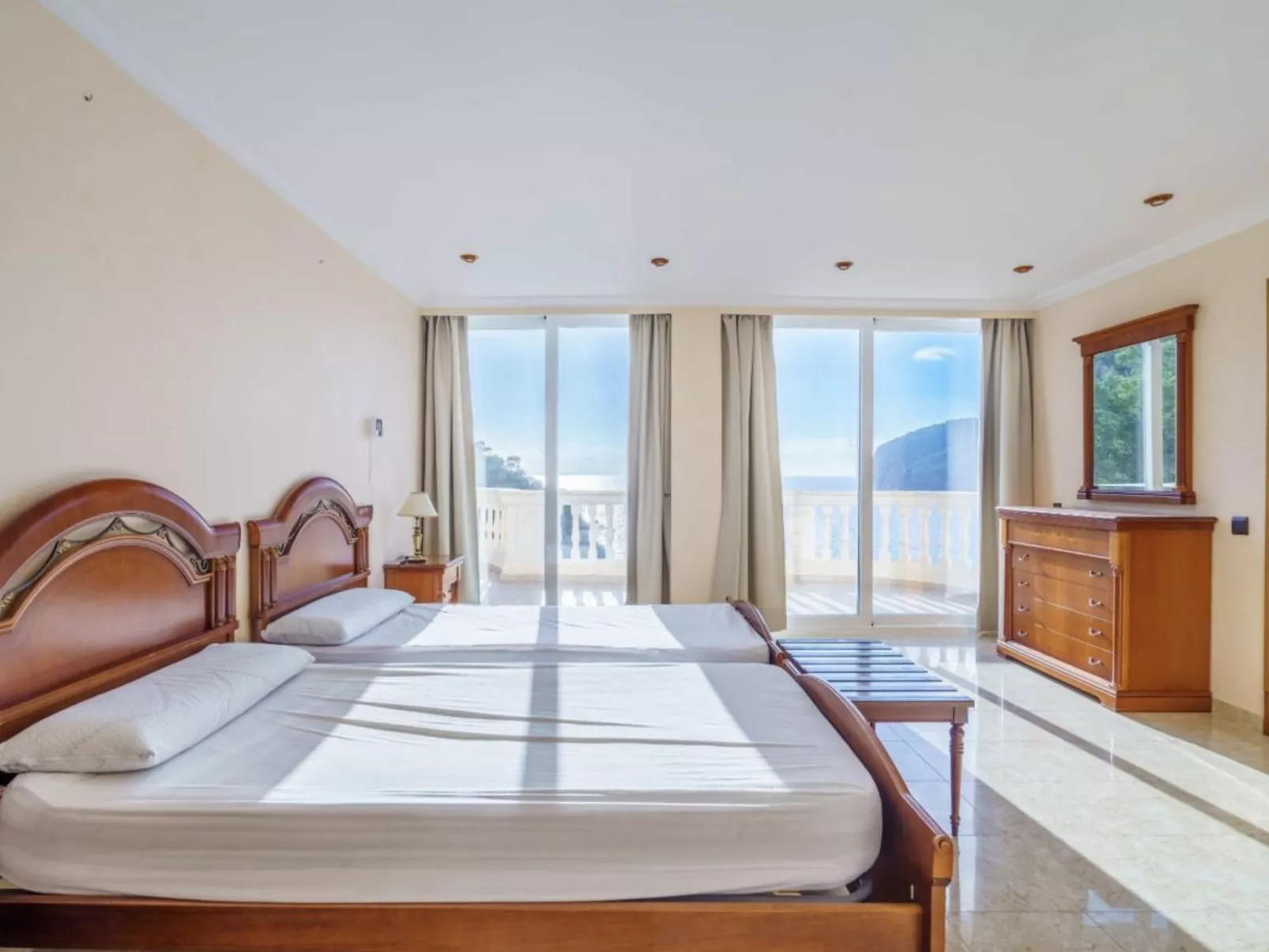 VILLA CAMP DE MAR SEA VIEW - Binnen