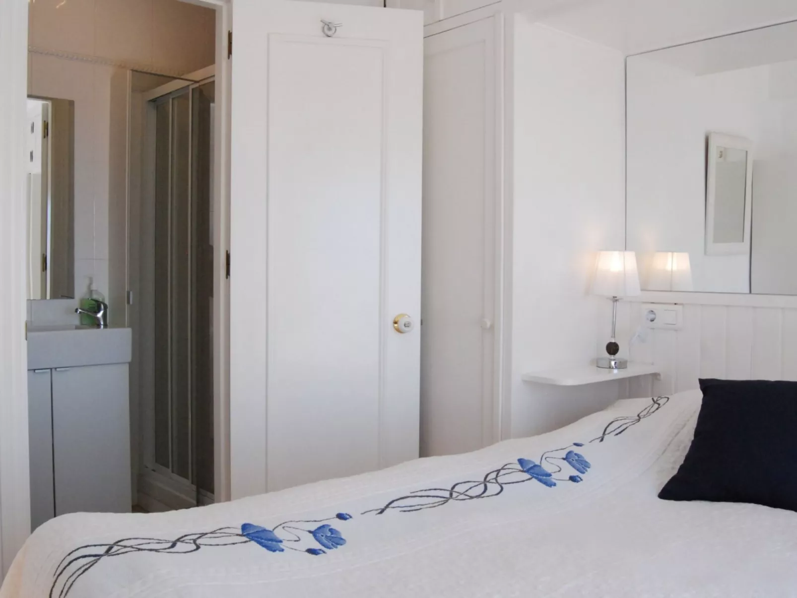 Coronado 127 Apartment by Casasol - Binnen