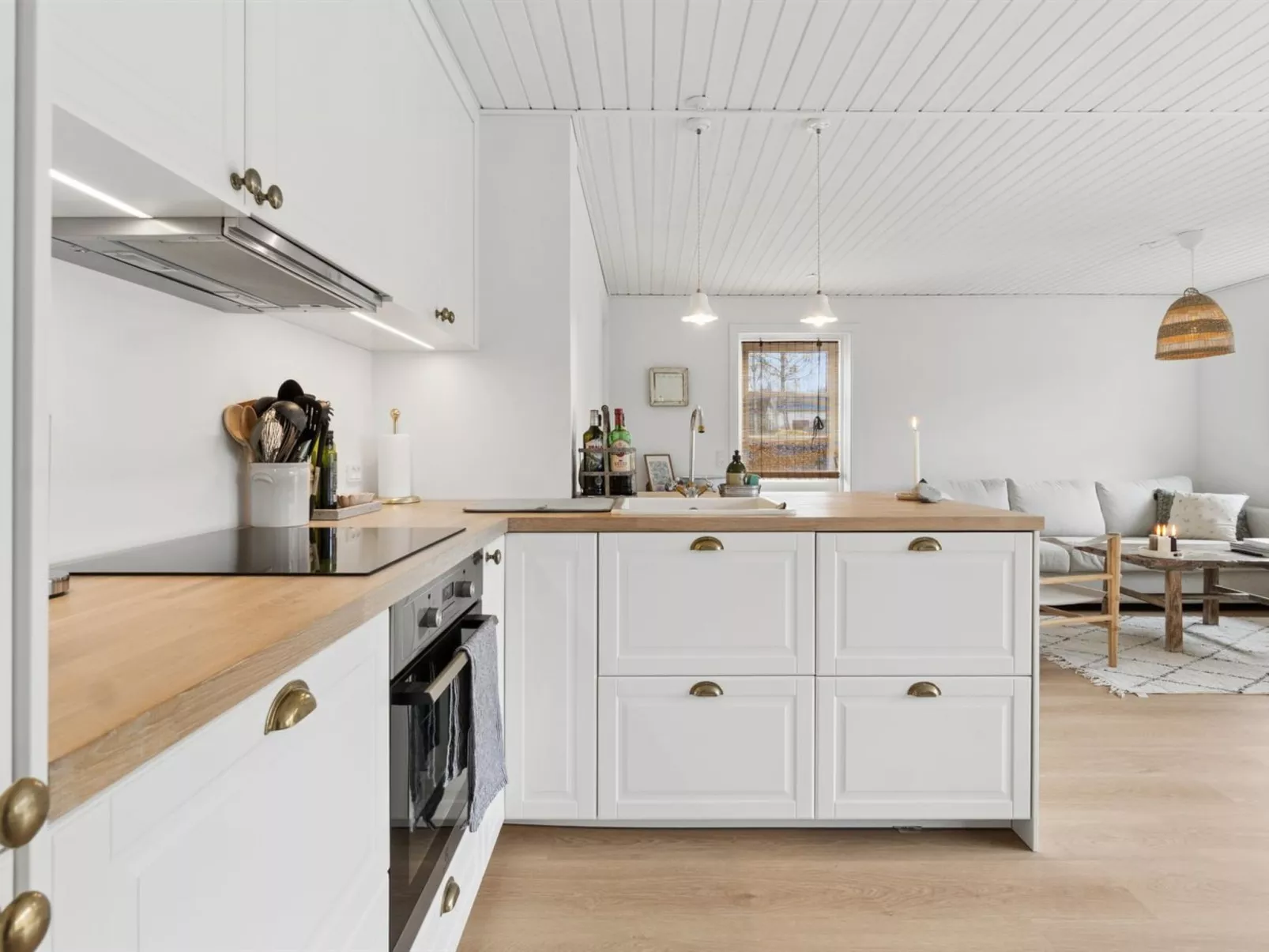 "Maksimilian" - 300m from the sea - Binnen