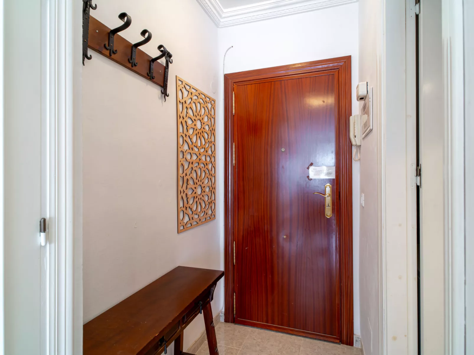 Urban Alhambra Studio by Casasol - Binnen