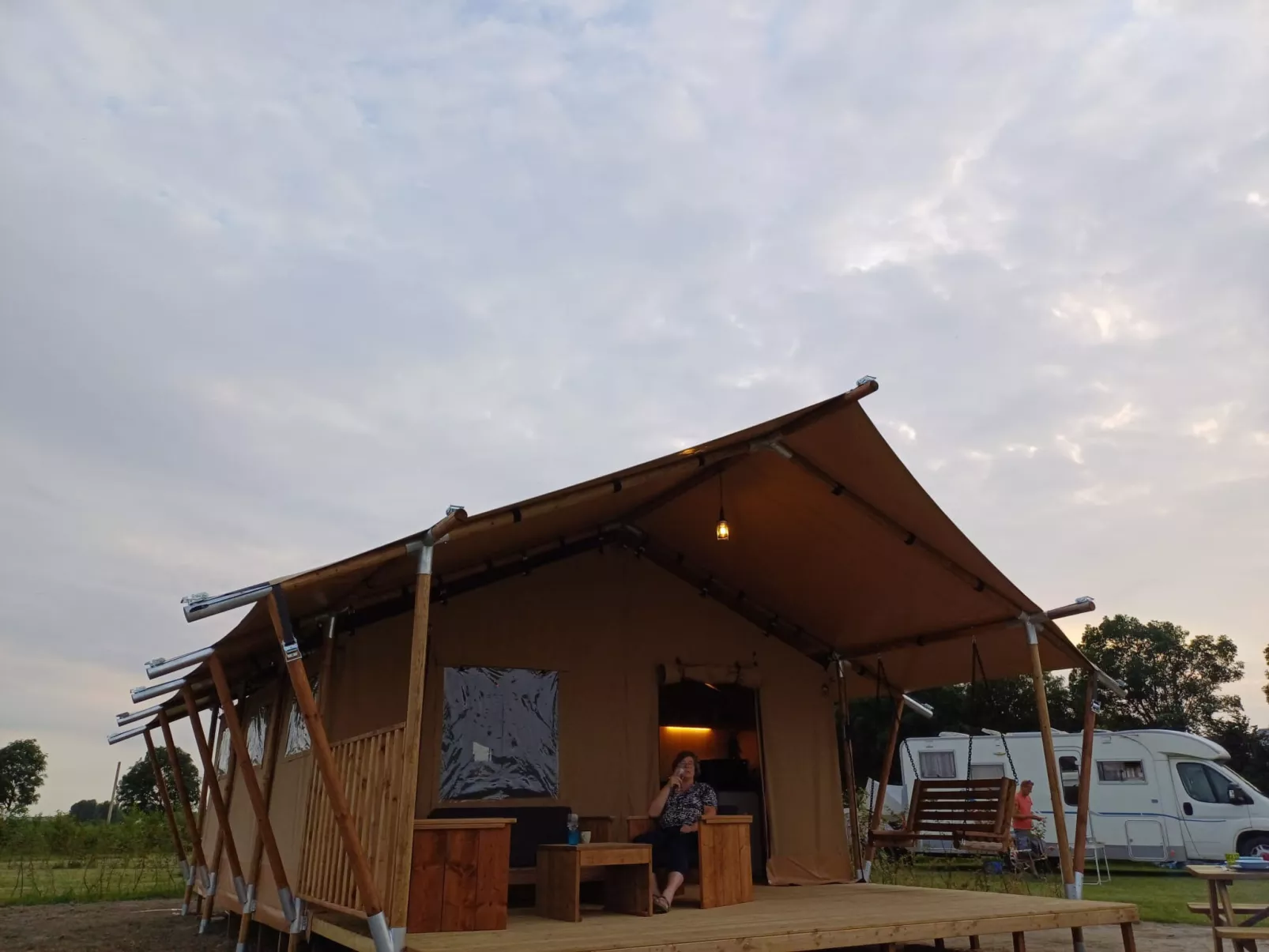 Camping Hofstede Zonnevliet - Safaritent - Buiten