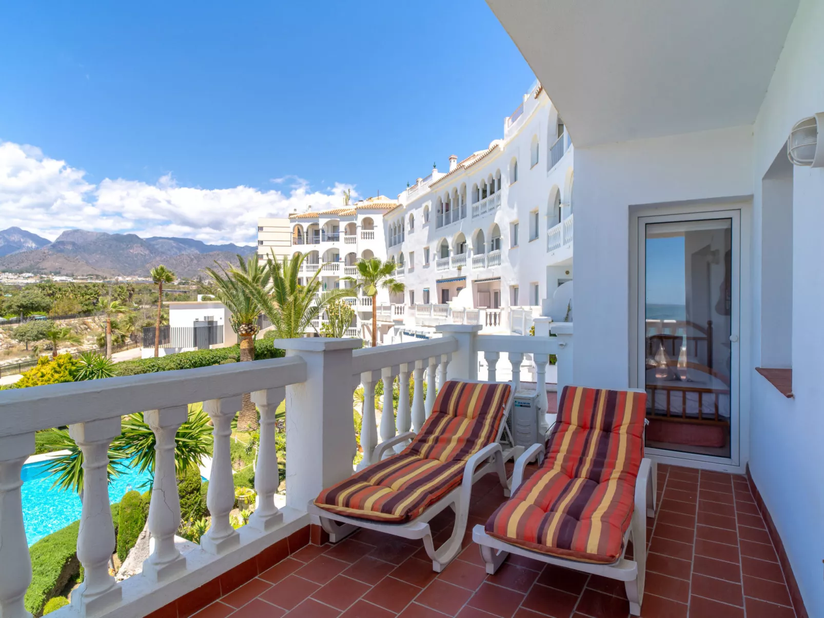 Stella Maris Beachfront 1J by Casasol - Buiten