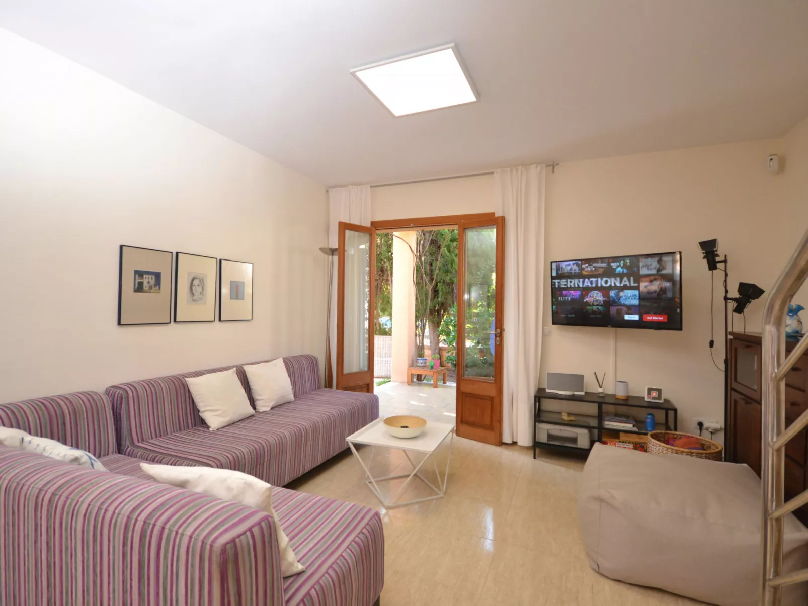 Amparo Luca - Binnen