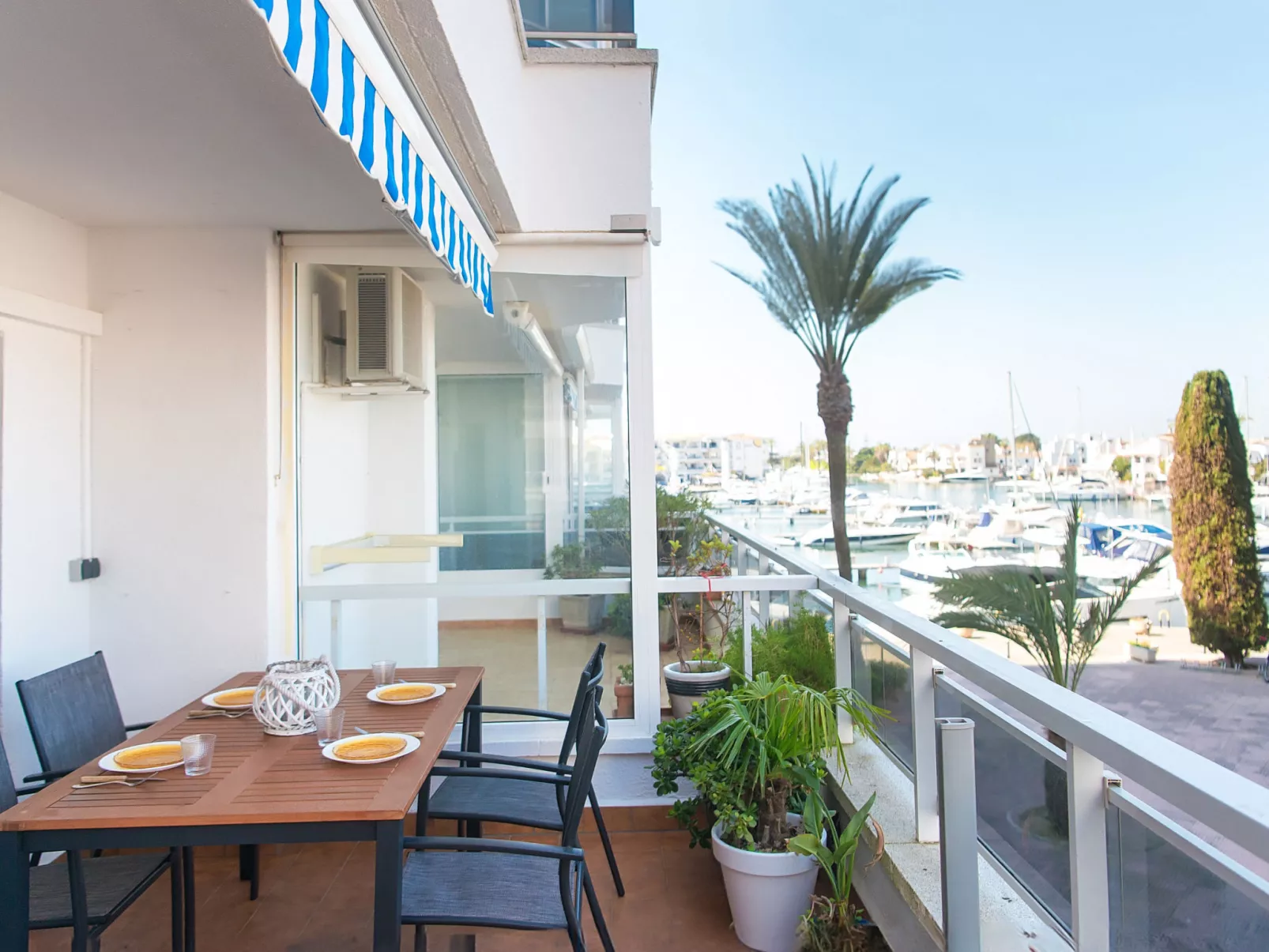 WELCS APARTAMENTO 059 EMP con vista al canal - Buiten