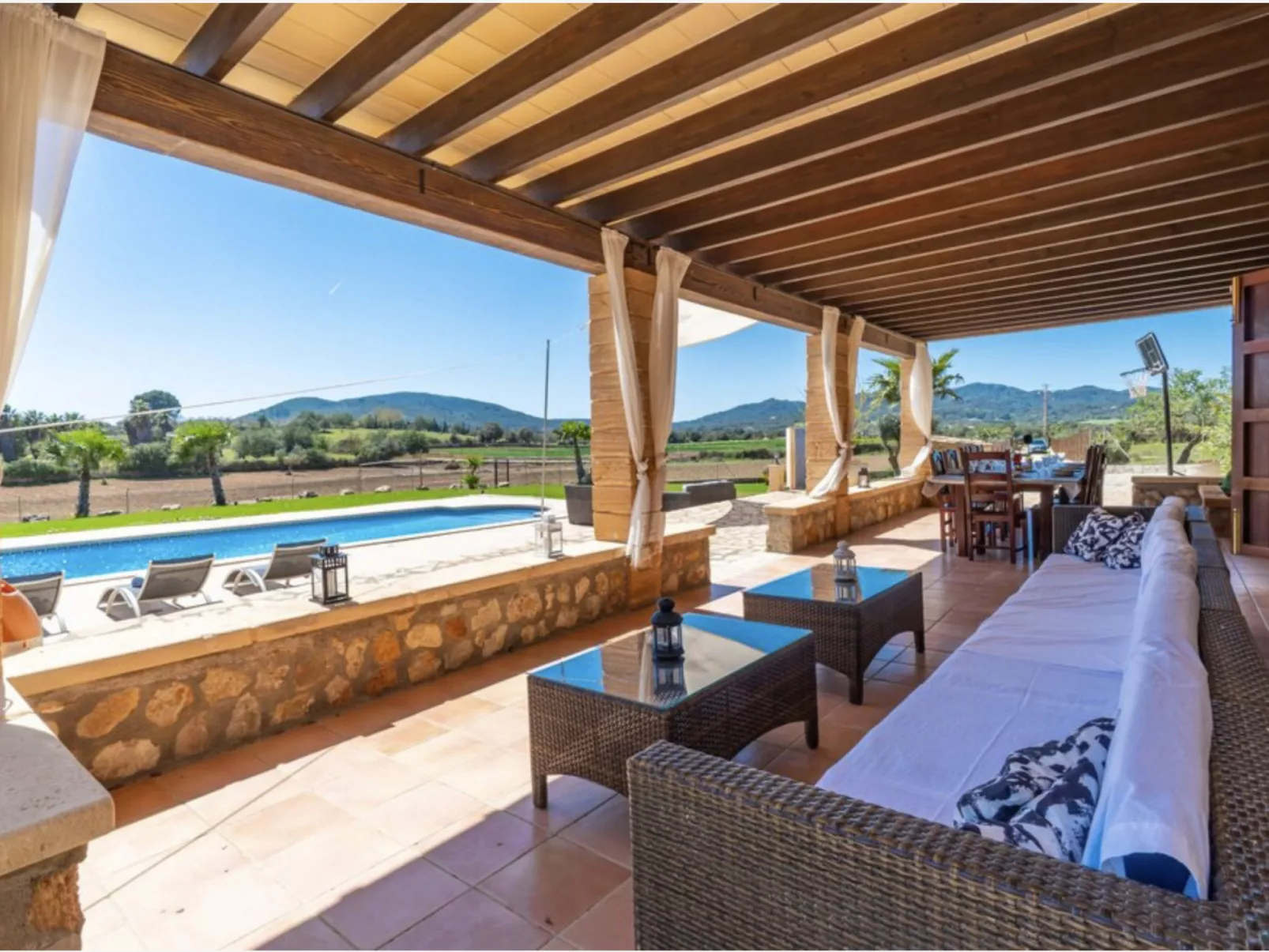 VILLA LORENZO MANACOR by PriorityVillas - Binnen