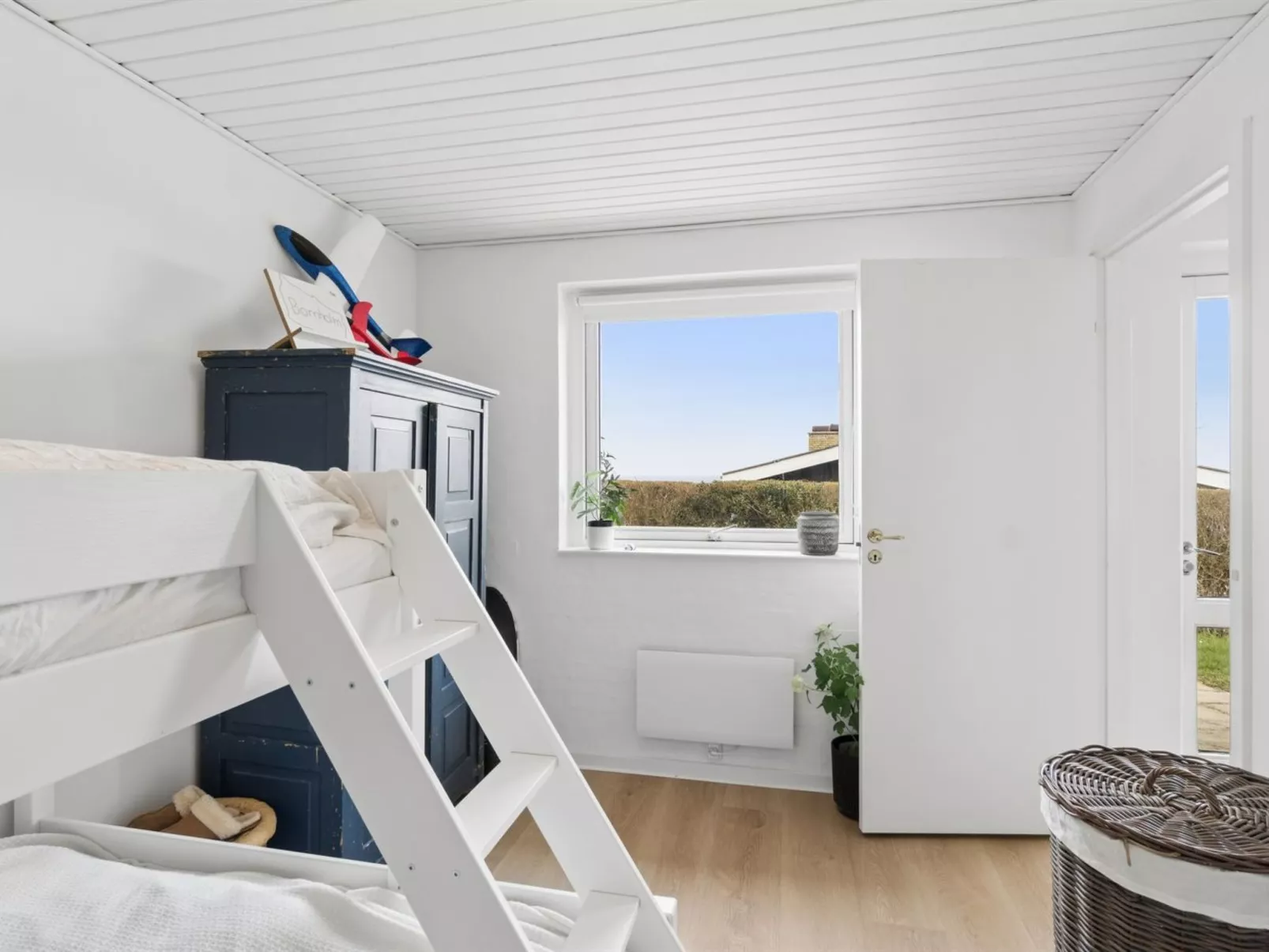 "Maksimilian" - 300m from the sea - Binnen