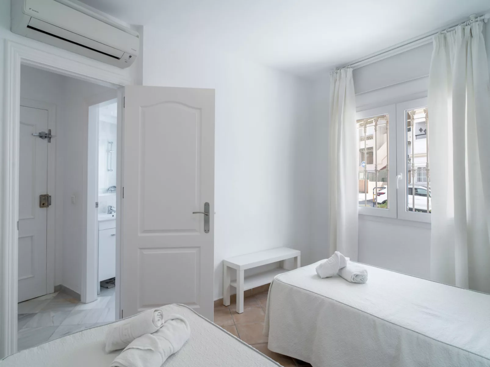 Stella Maris Beachfront B by Casasol - Binnen