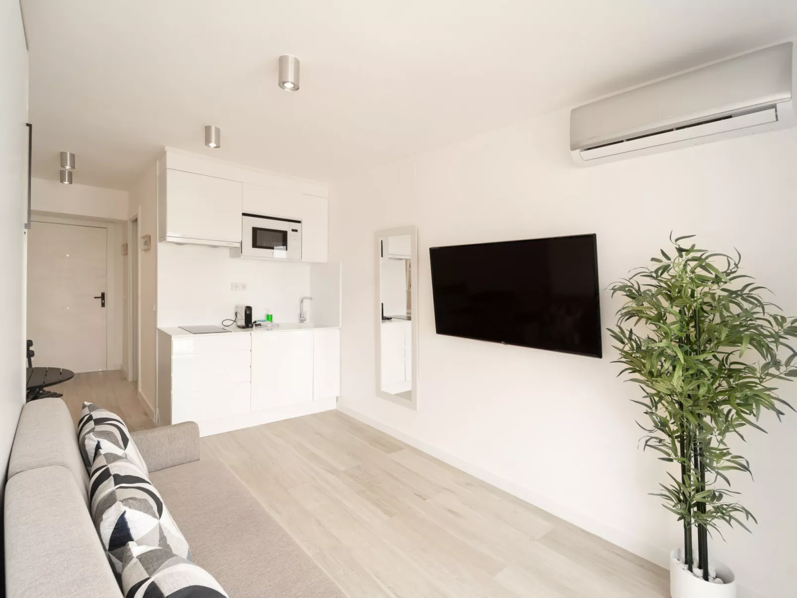 WELCS ESTUDIO 131 EMP cerca del mar - Binnen