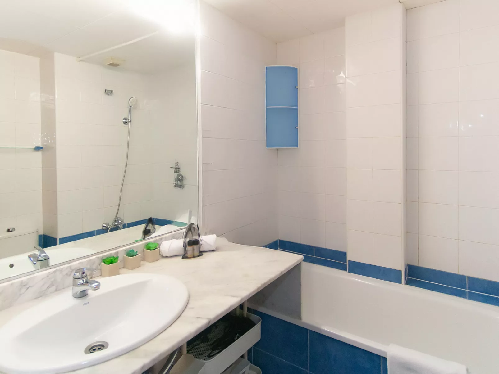 WELCS APARTAMENTO 254 EMP con vista al canal - Binnen