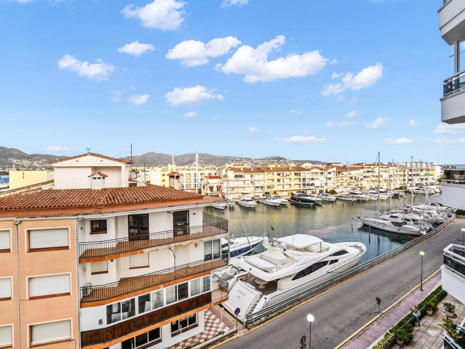 WELCS APARTAMENTO 226 EMP frente al Canal - Buiten