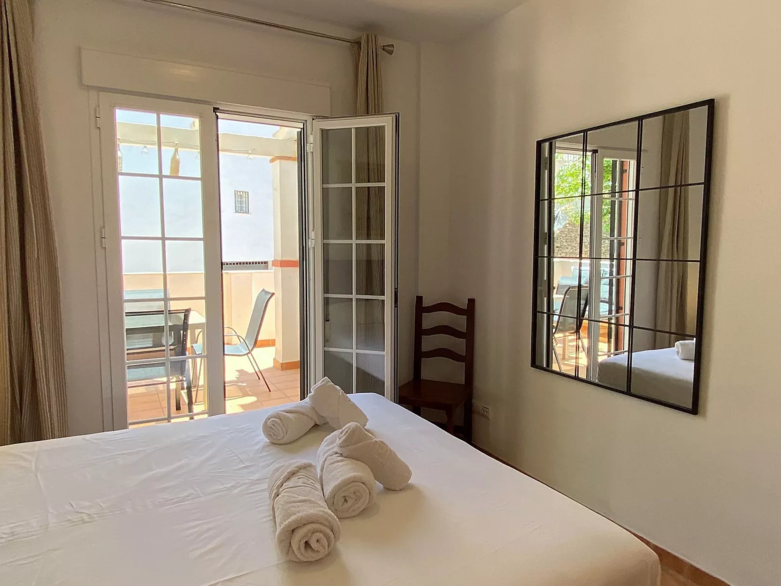 Azahara En Suite by Casasol - Binnen