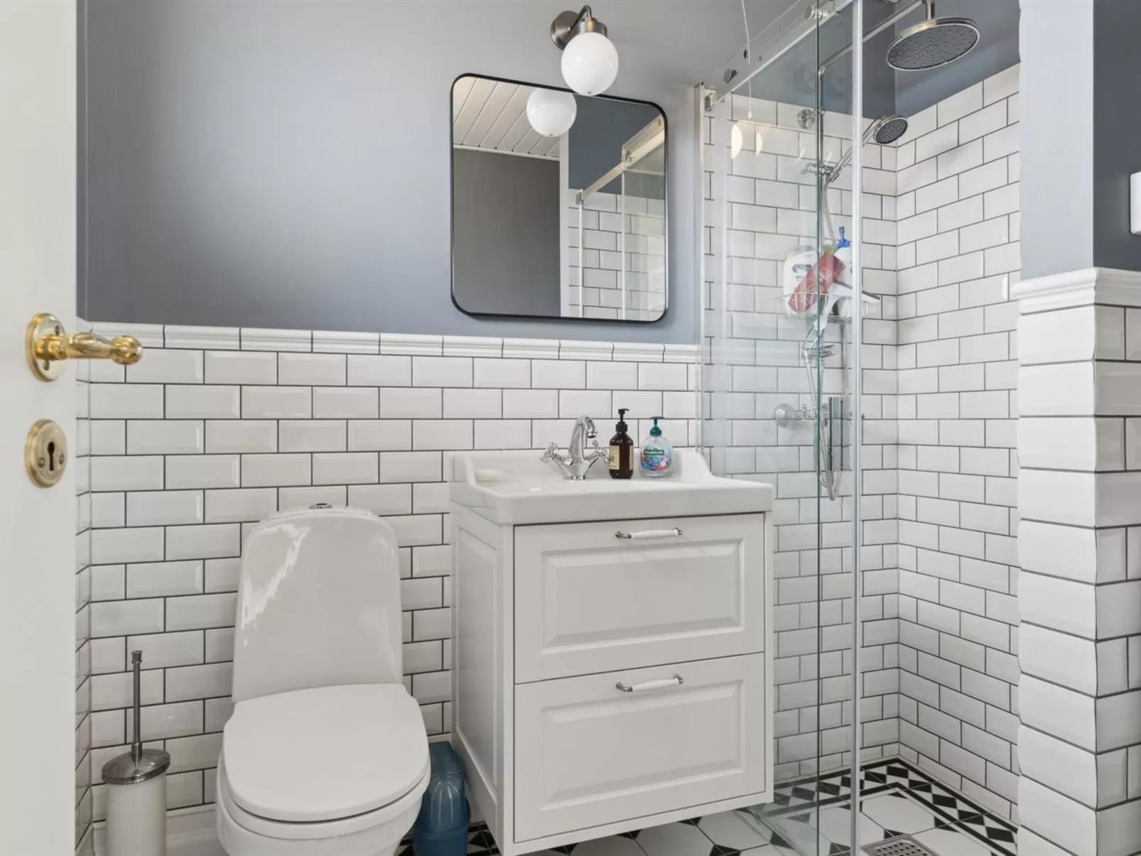 "Maksimilian" - 300m from the sea - Binnen