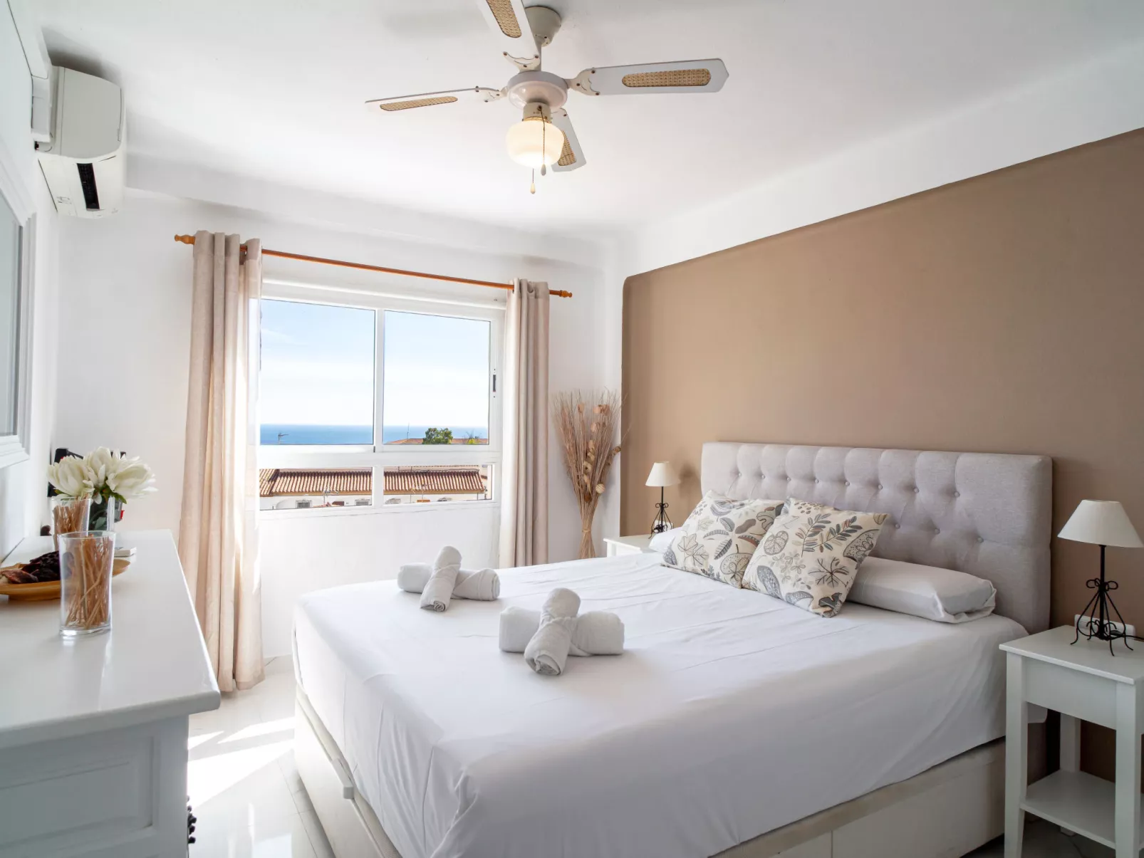 Miami 44 Seaview  by Casasol - Binnen