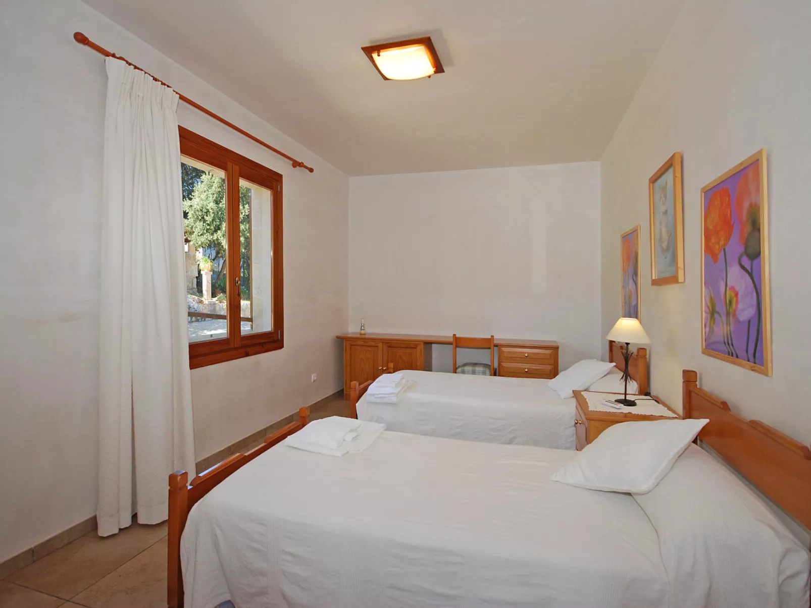 Pla de ses rotes - Binnen