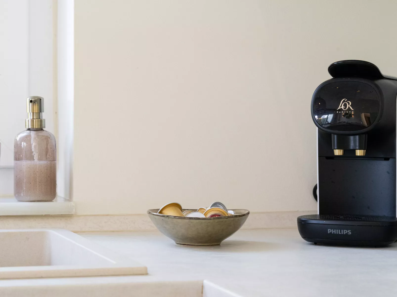 Villa Madrugada, beachside villa in Costabella - Binnen