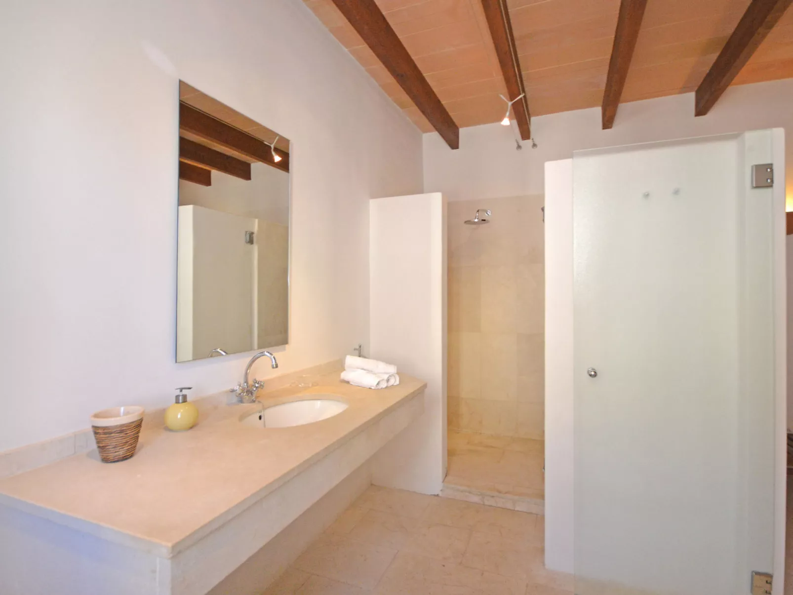 Can Casta (Sonrisa 12) - Binnen