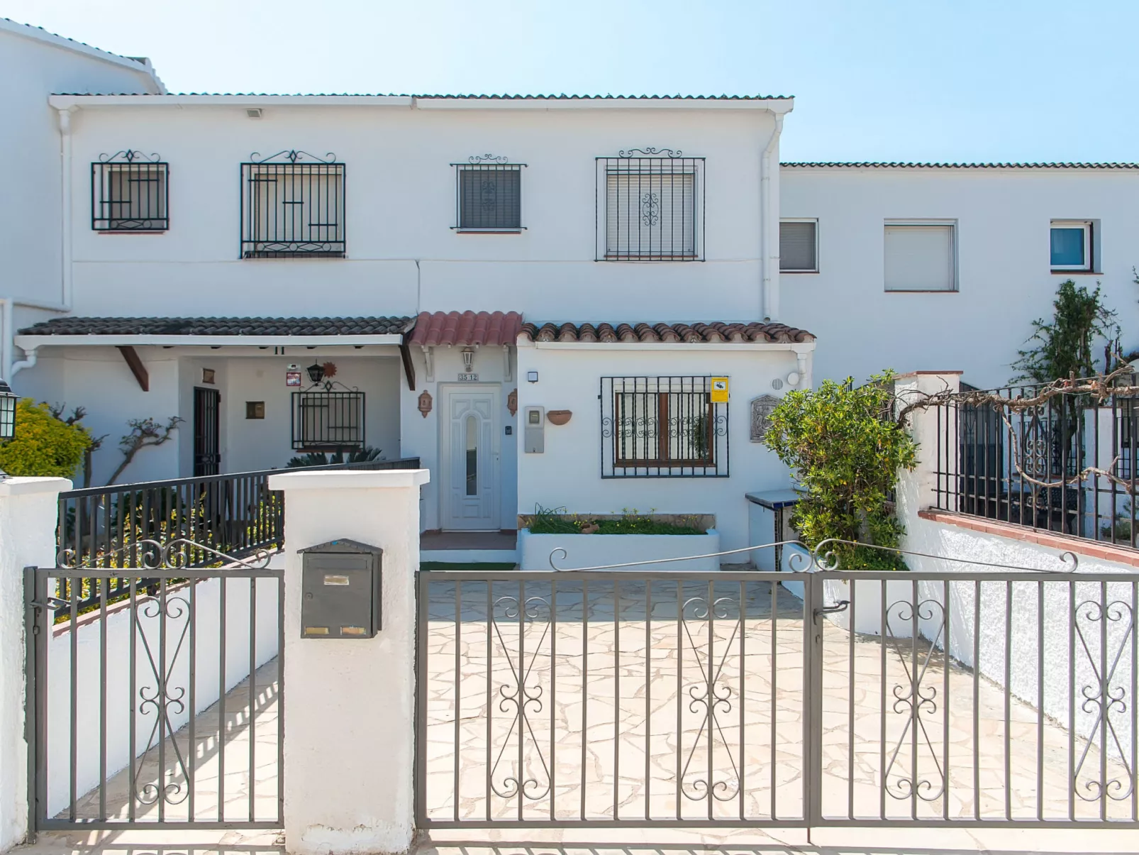 WELCS CASA  240 EMP con piscina y vista al canal - Buiten