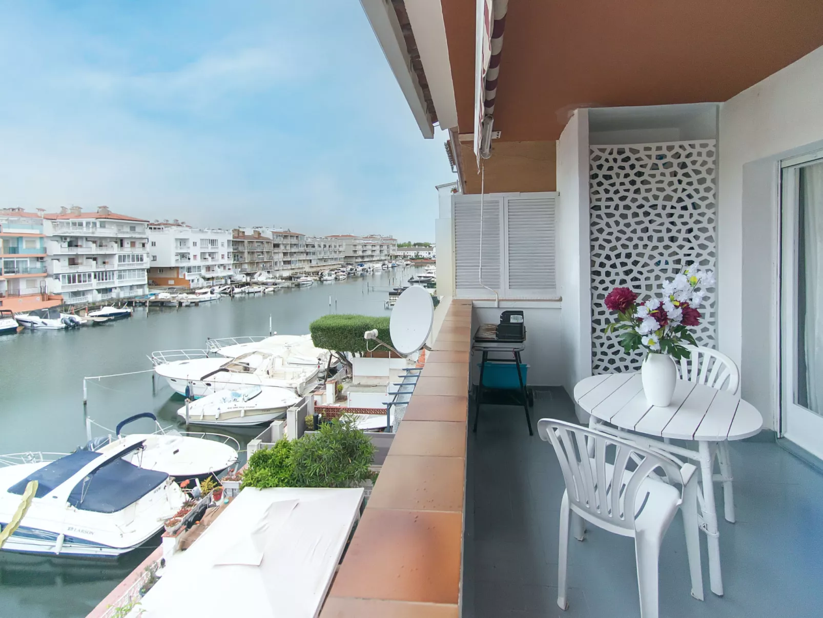 WELCS APARTAMENTO 244 EMP con terraza con vista - Buiten