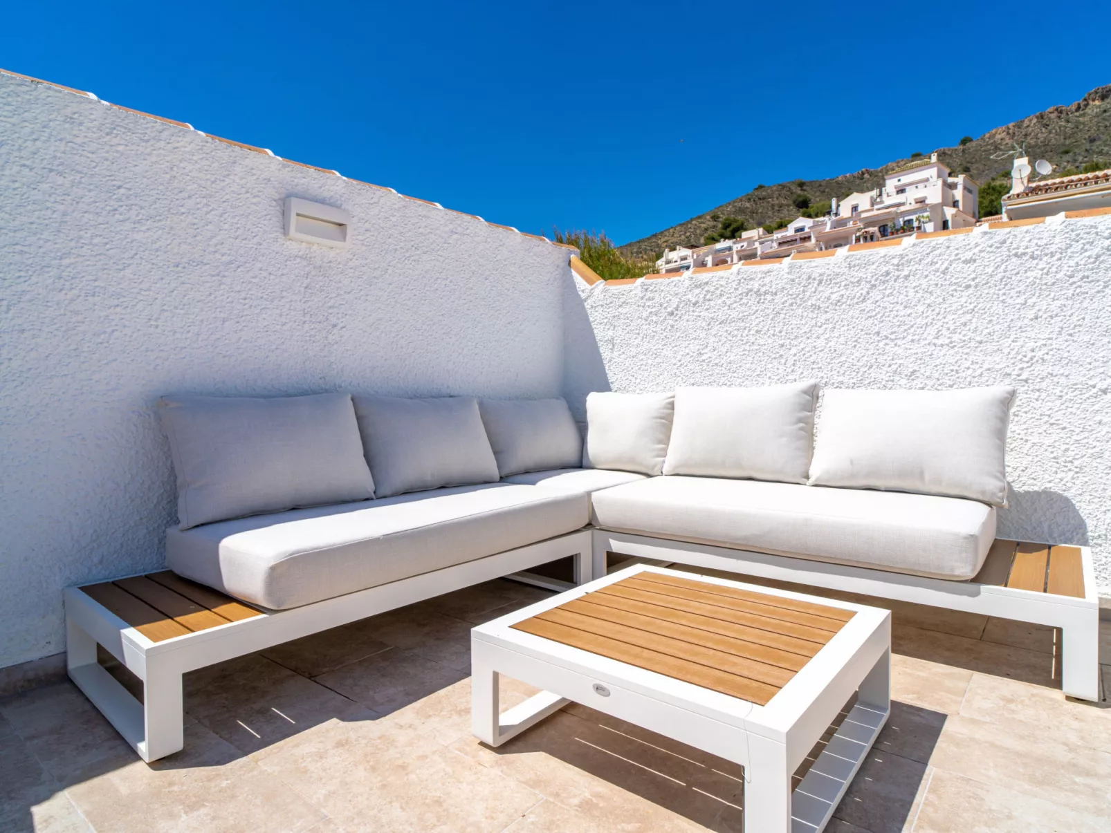 Hibiscos 33 Rooftop Vista by Casasol - Binnen