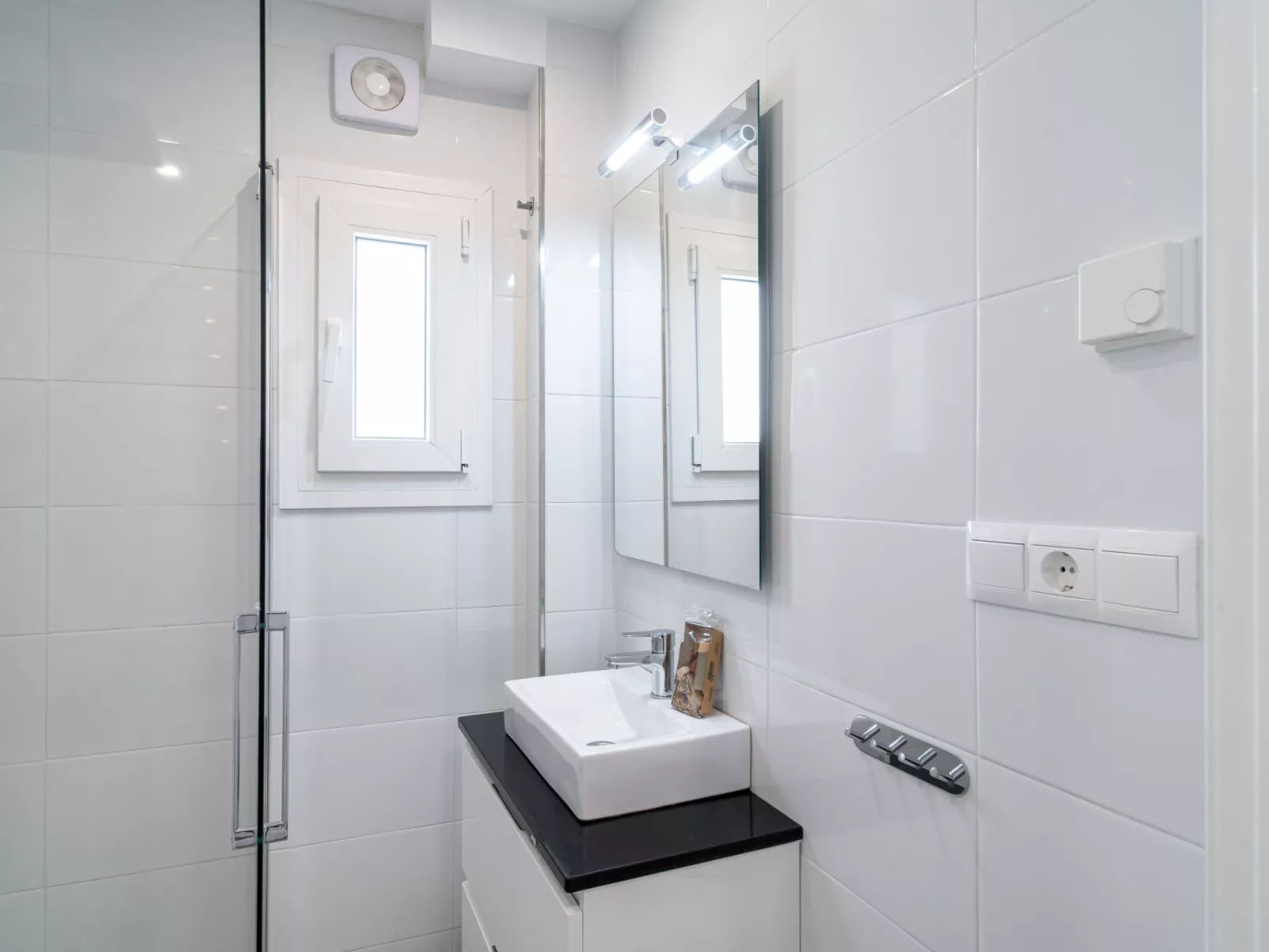 Tuhillo E1 Luxury Seaview by Casasol - Binnen