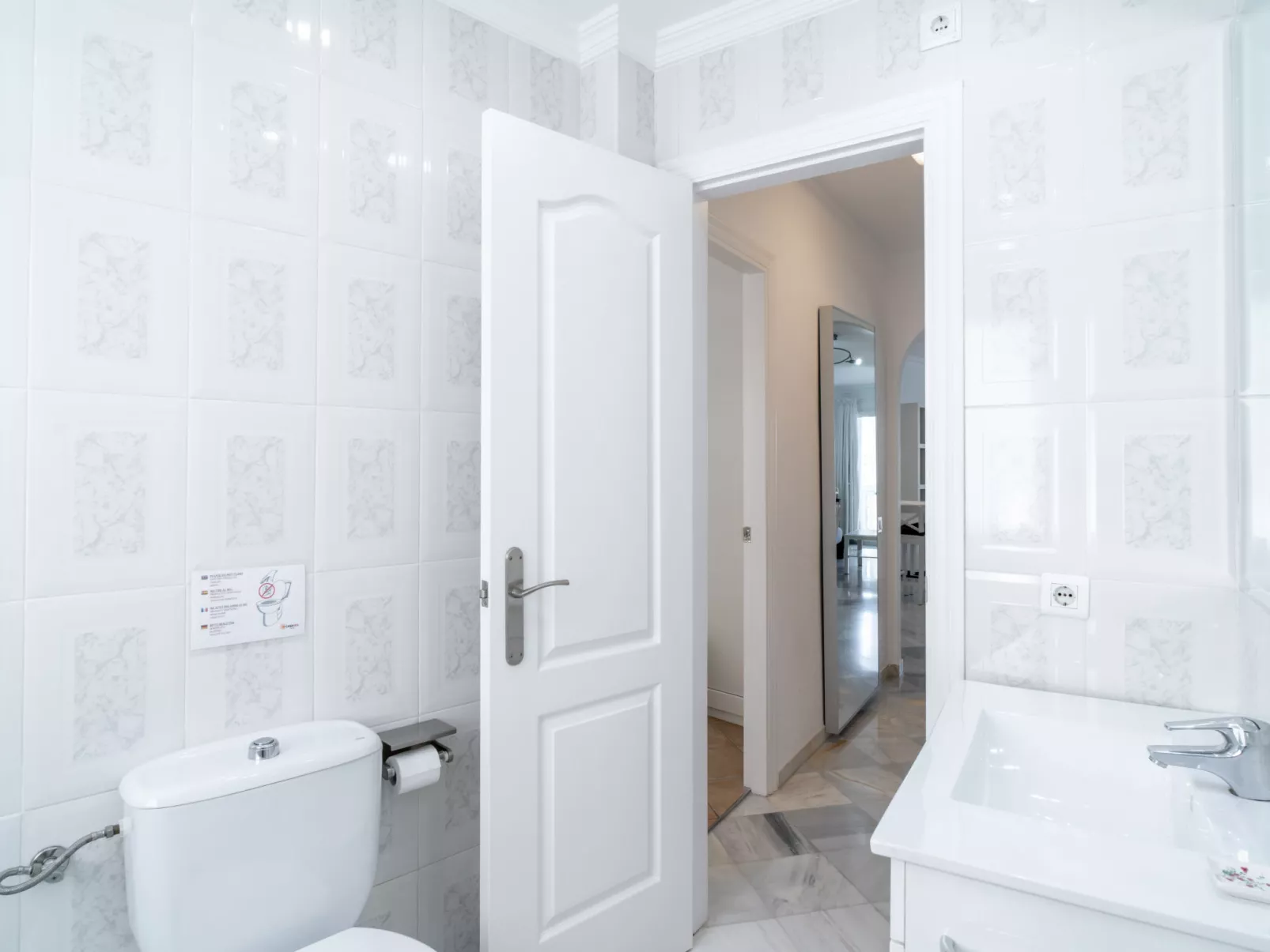 Stella Maris Beachfront B by Casasol - Binnen