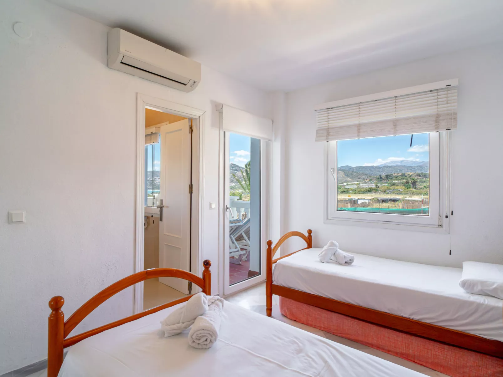 Stella Maris Beachfront 1J by Casasol - Binnen