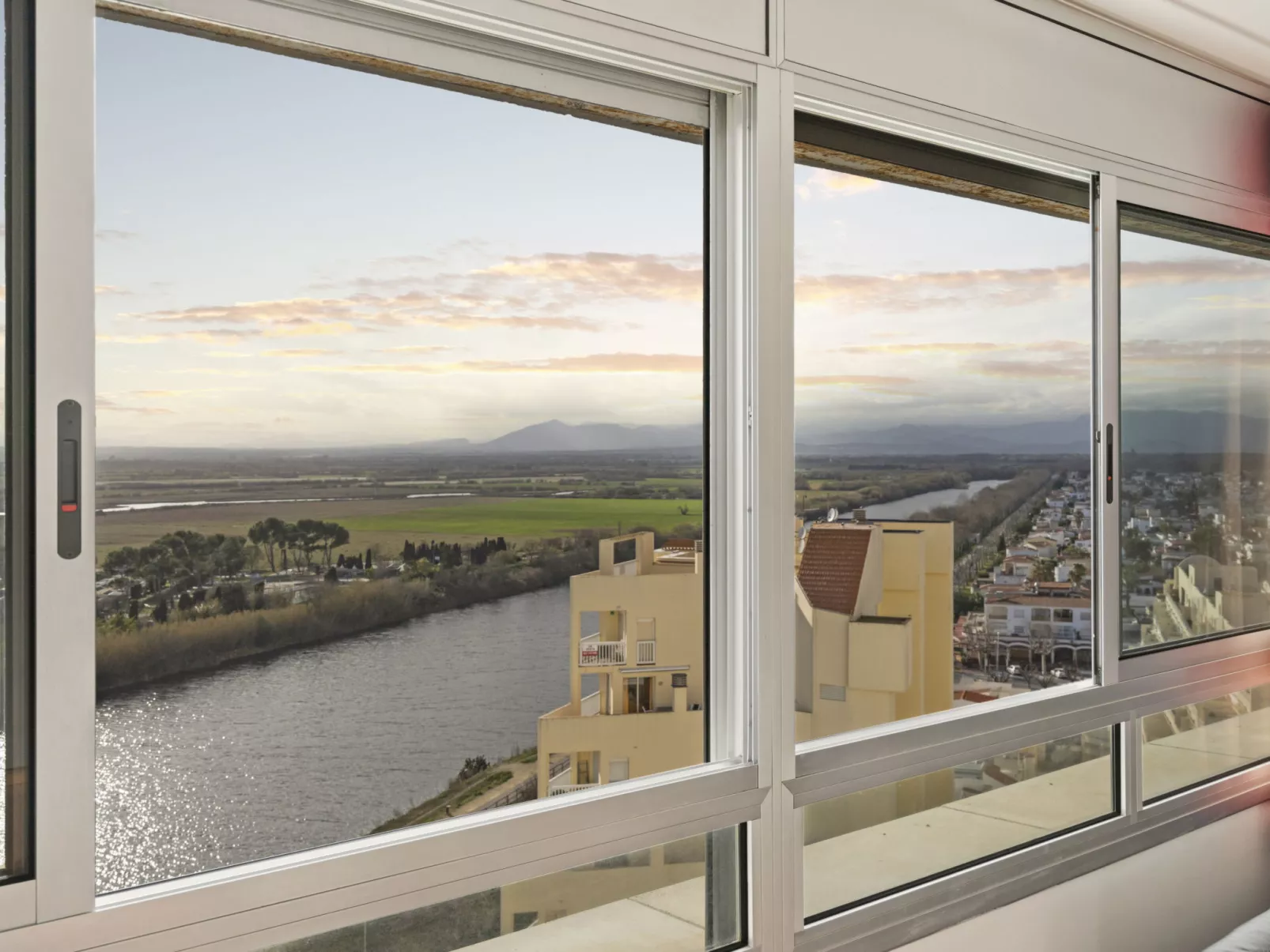 WELCS APARTAMENTO 051 EMP con vistas al mar - Binnen