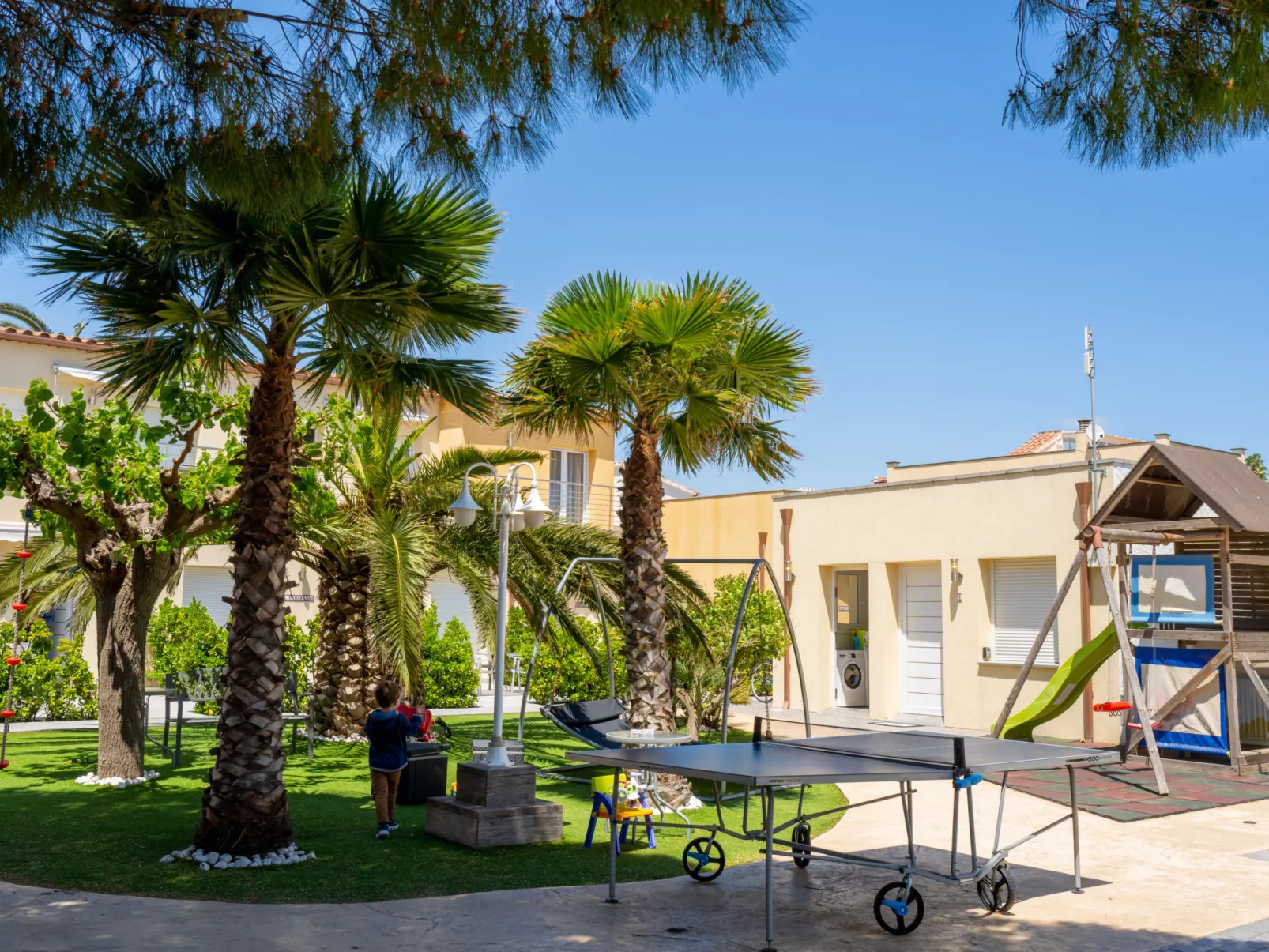 La Vida Sin Limites F  EMP - Buiten