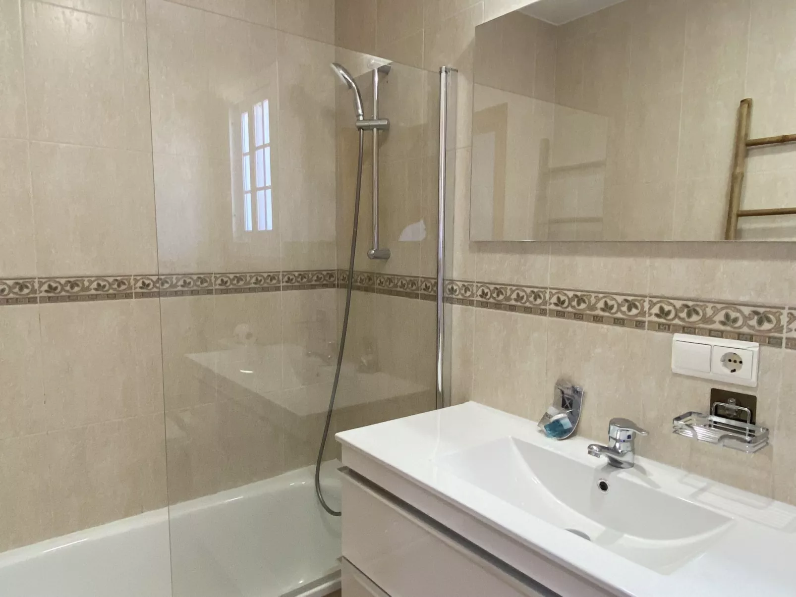 Azahara En Suite by Casasol - Binnen