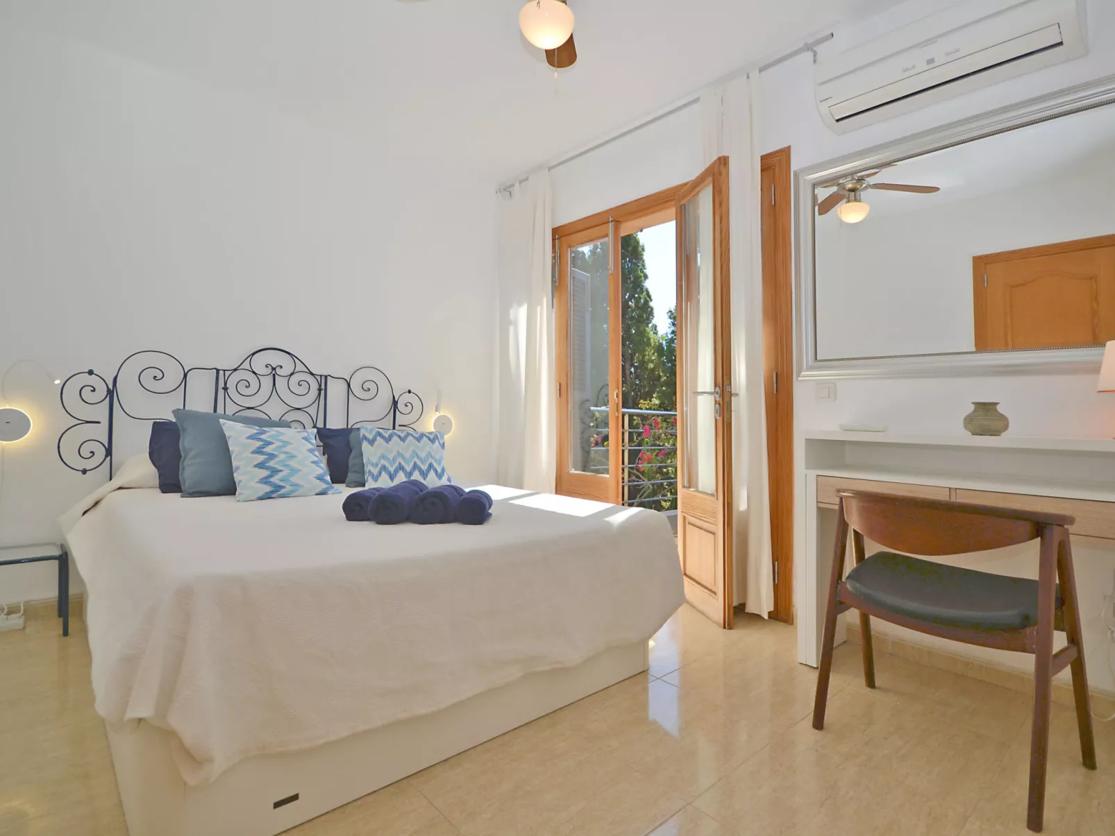 Amparo Luca - Binnen