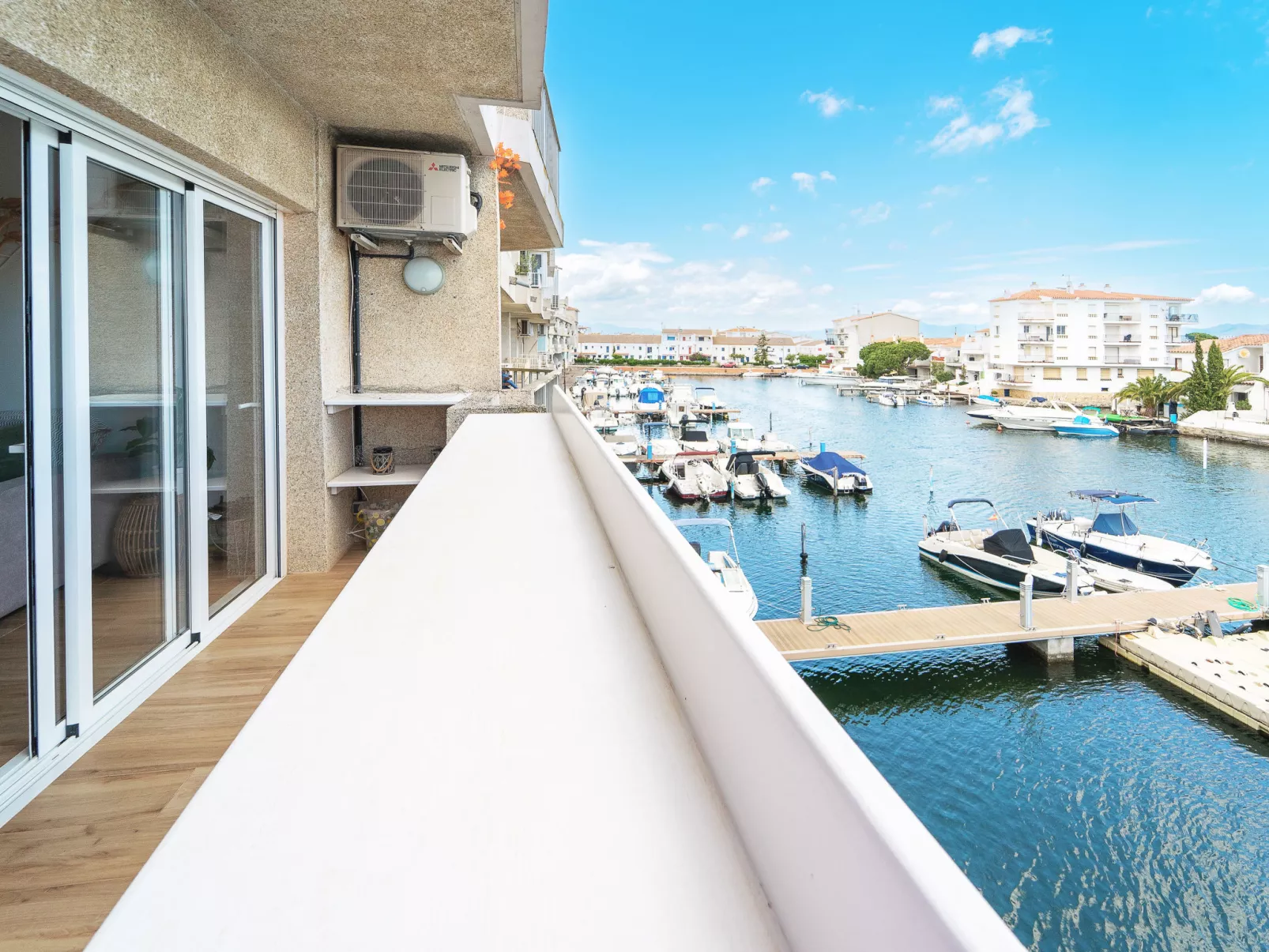 WELCS APARTAMENTO 143 EMP con vistas al canal - Buiten