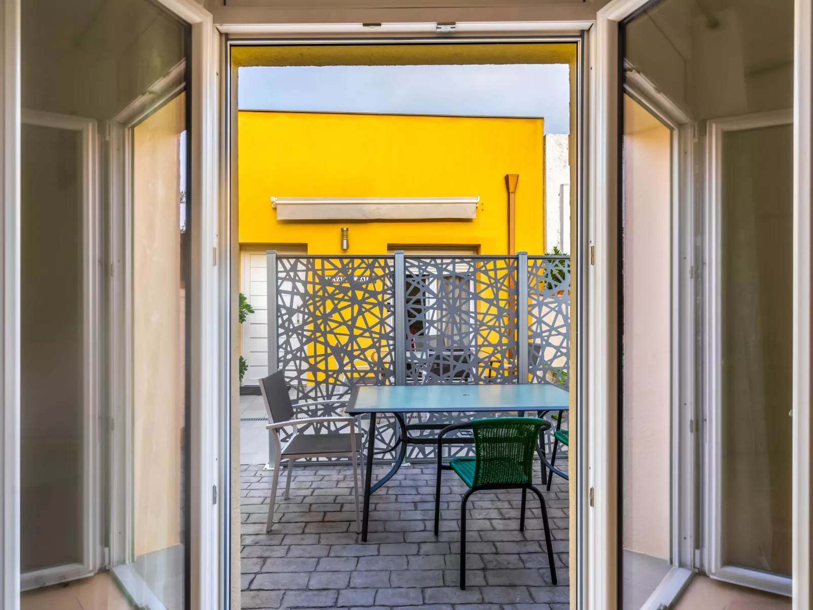 La Vida Sin Limites I EMP - Buiten