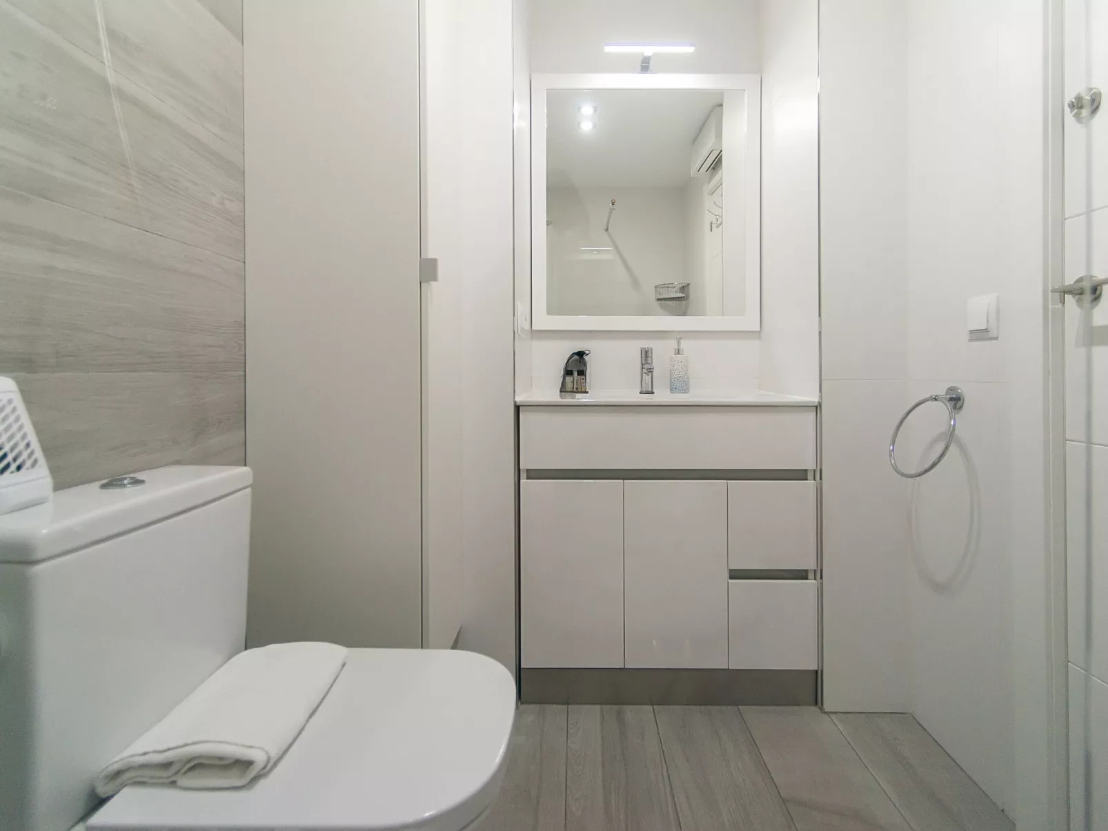 WELCS APARTAMENTO 264 EMP con vistas al canal - Binnen