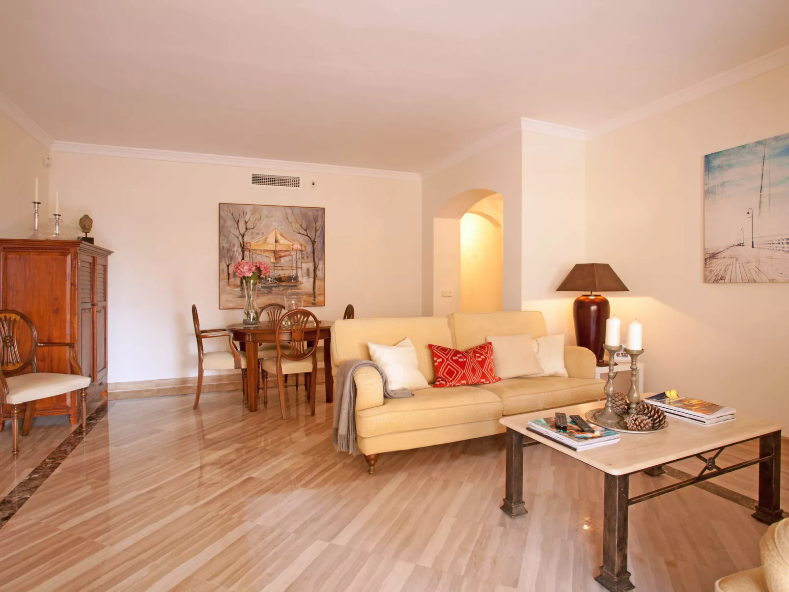 Hacienda Elviria - Binnen