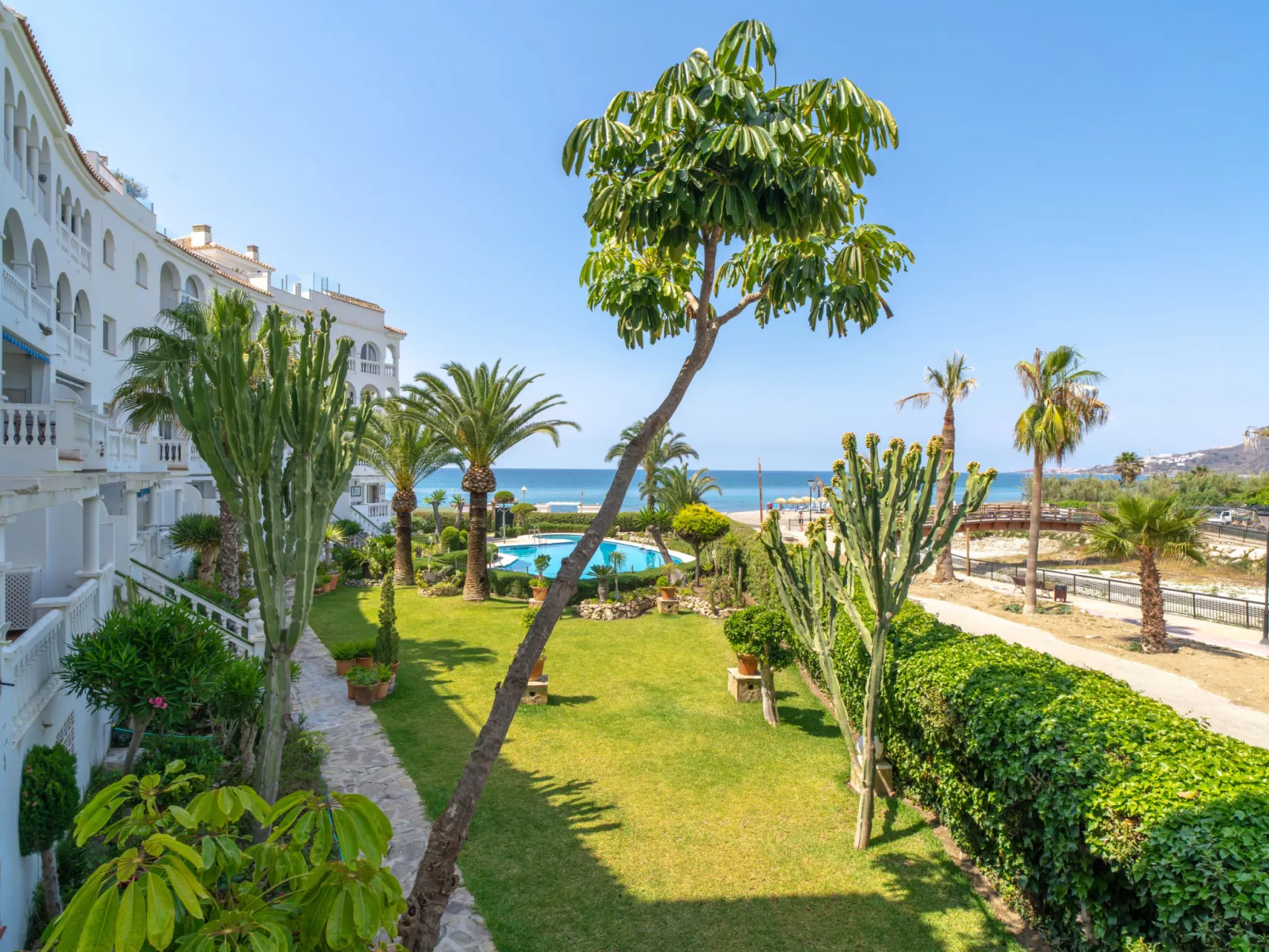 Stella Maris Beachfront B by Casasol - Buiten