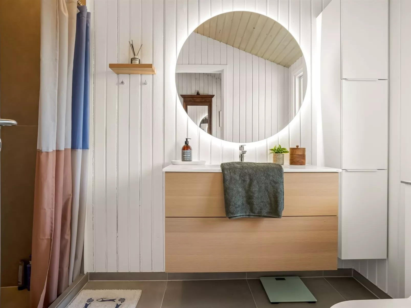 "Steinunn" - 600m from the sea - Binnen