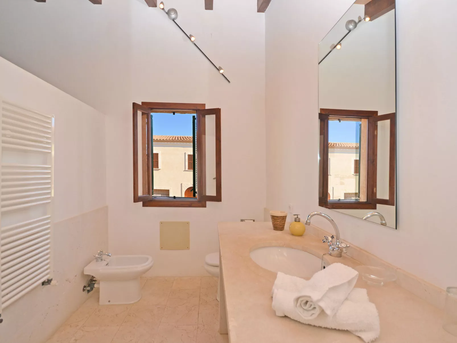 Can Casta (Sonrisa 12) - Binnen