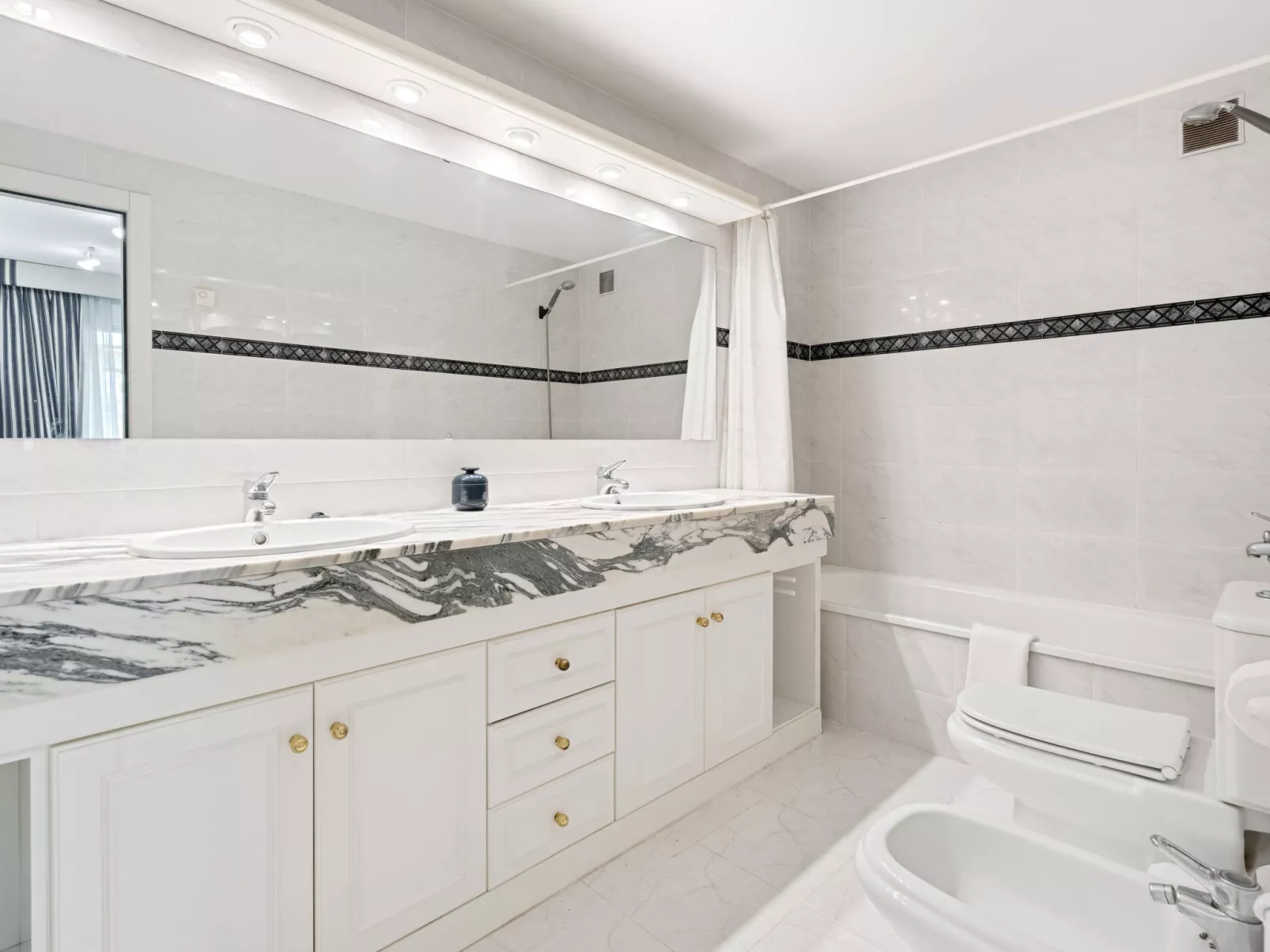 WELCS APARTAMENTO 170 PDA en el puerto - Binnen