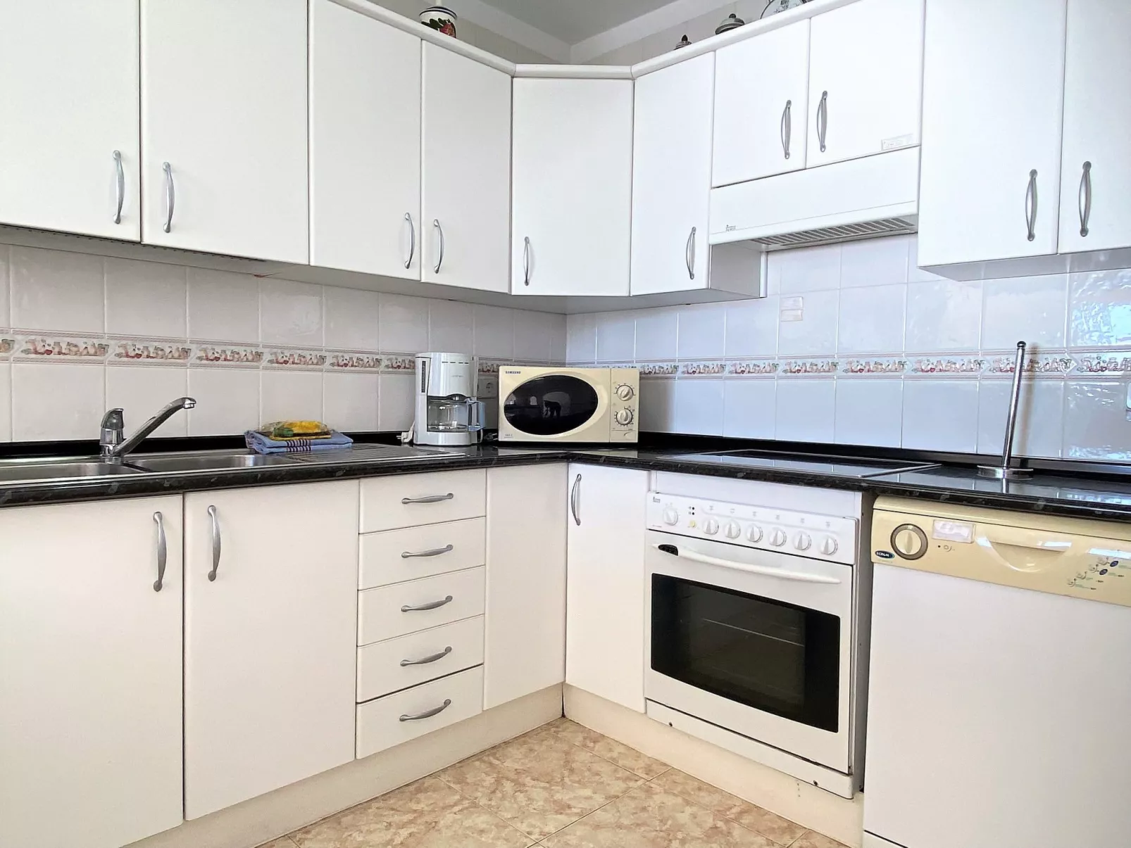 Capistrano Playa 206 by Casasol - Binnen