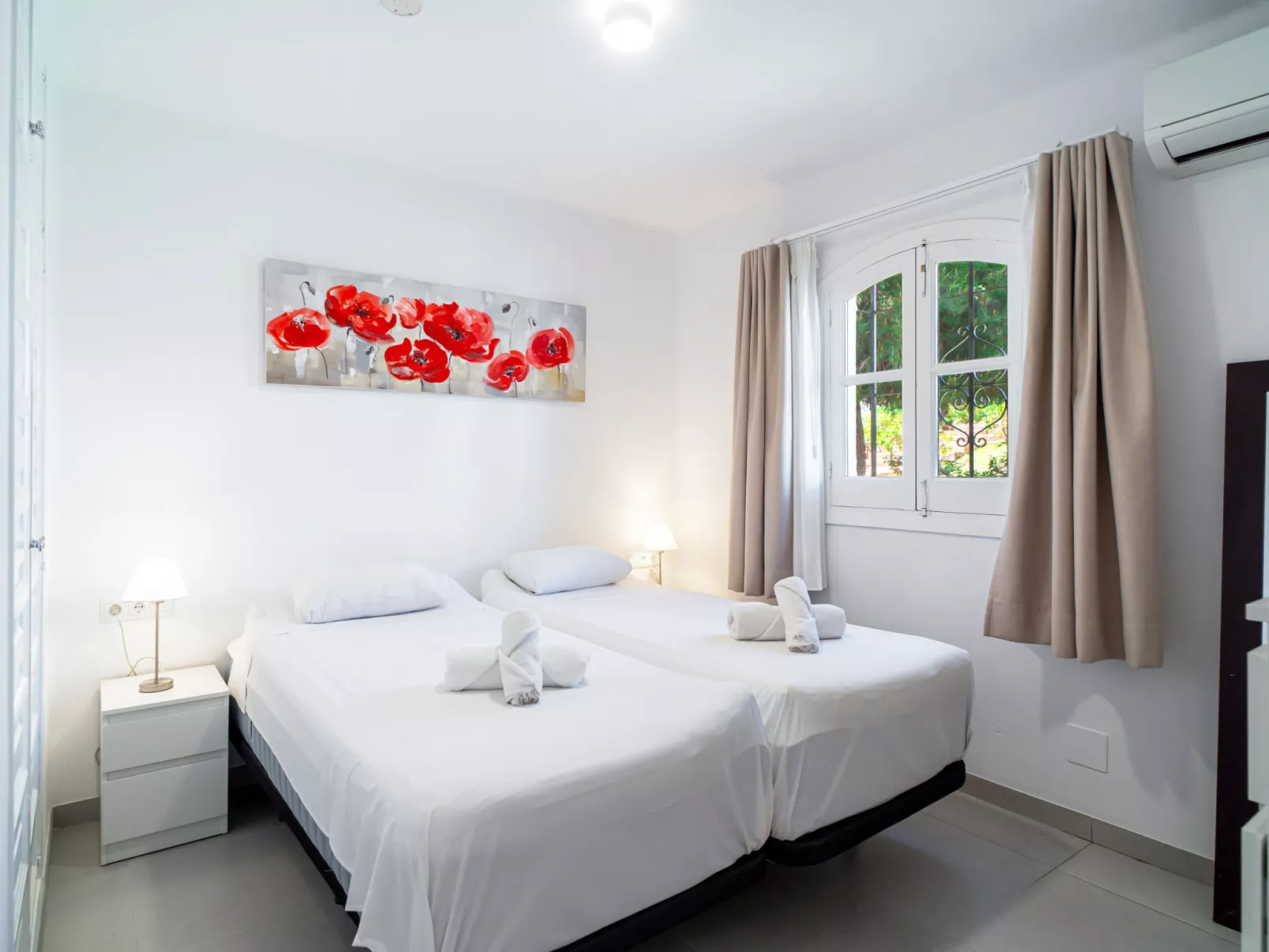 Hibiscos 33 Rooftop Vista by Casasol - Binnen