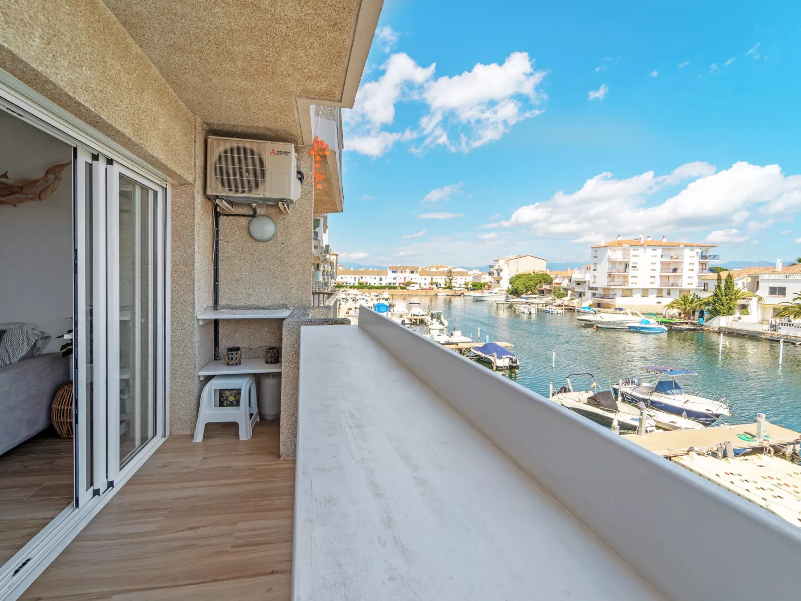 WELCS APARTAMENTO 143 EMP con vistas al canal - Buiten