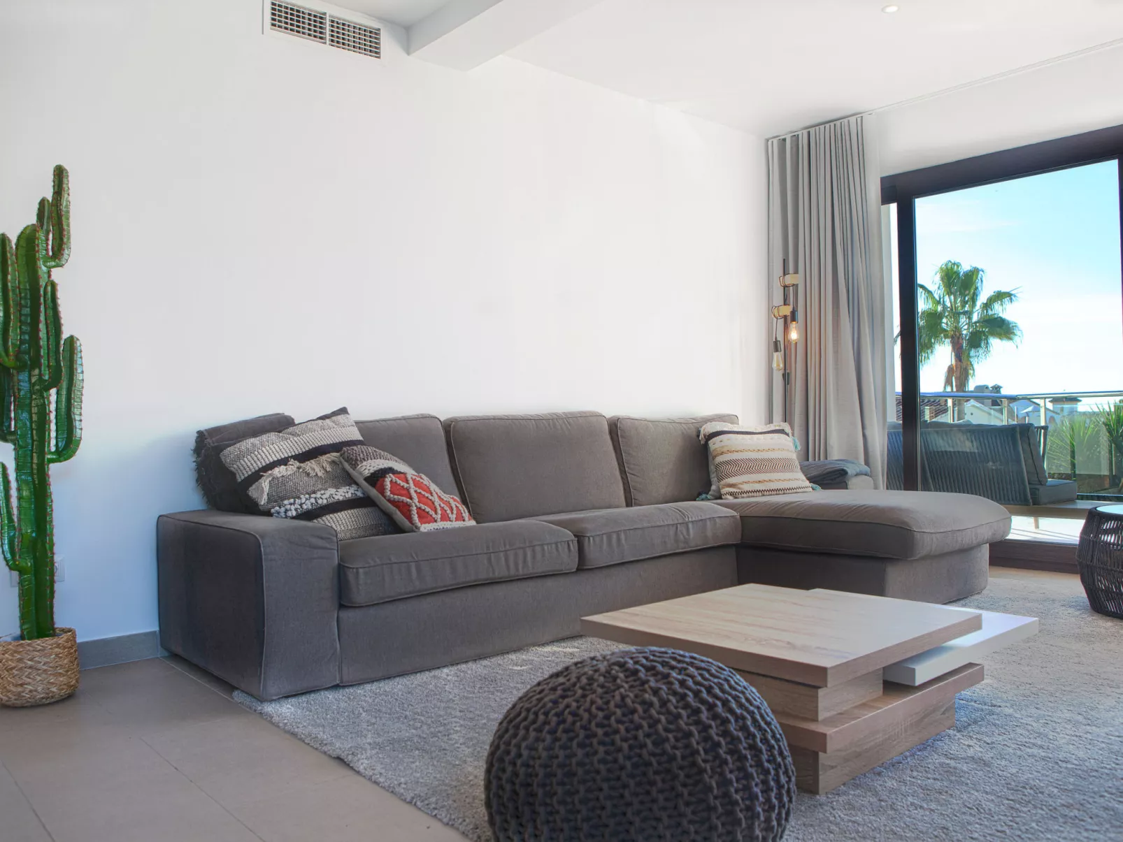 Modern Villa close to Costabella beach - Binnen