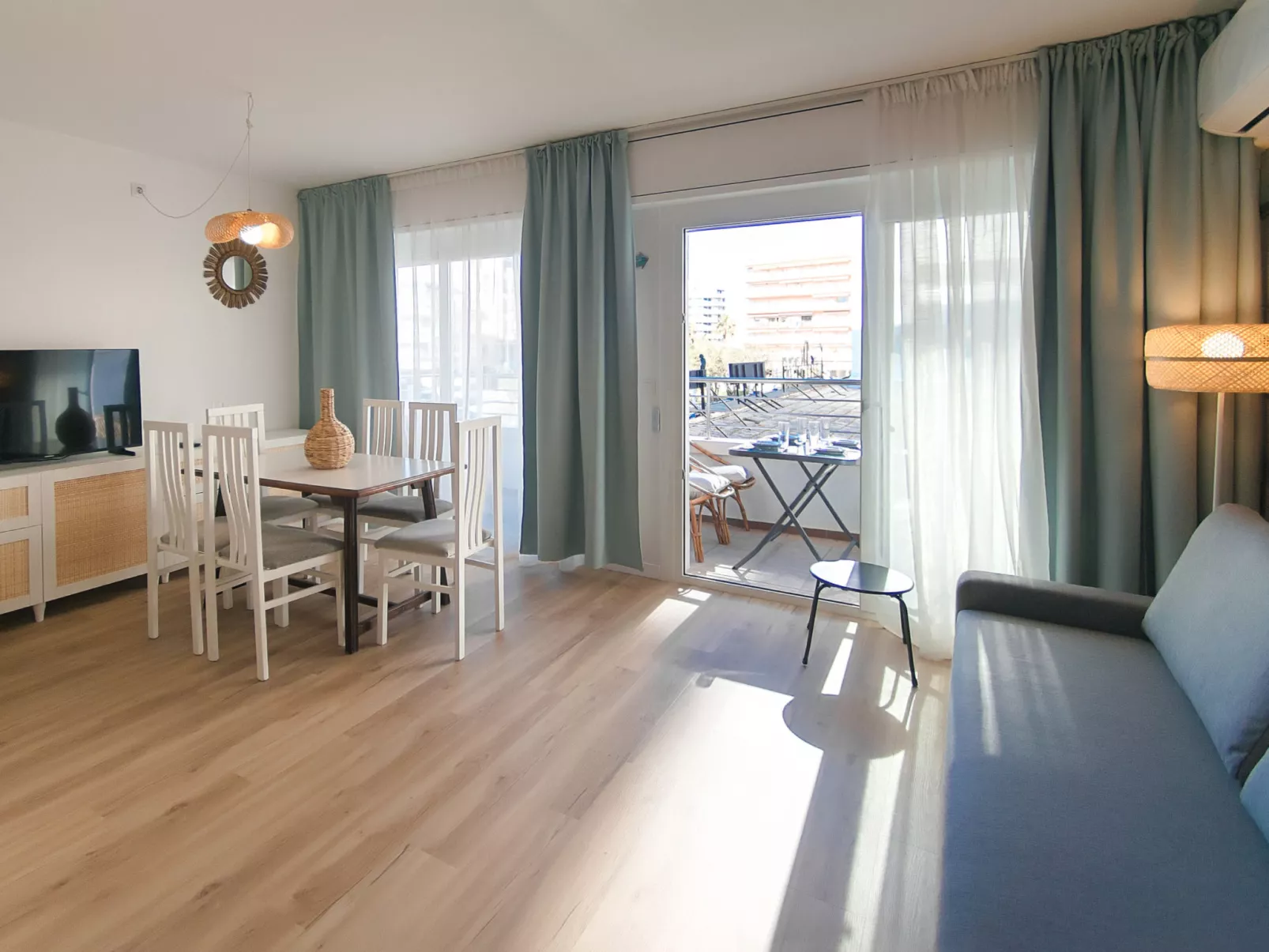 WELCS APARTAMENTO 224 EMP con TERRAZA - Binnen