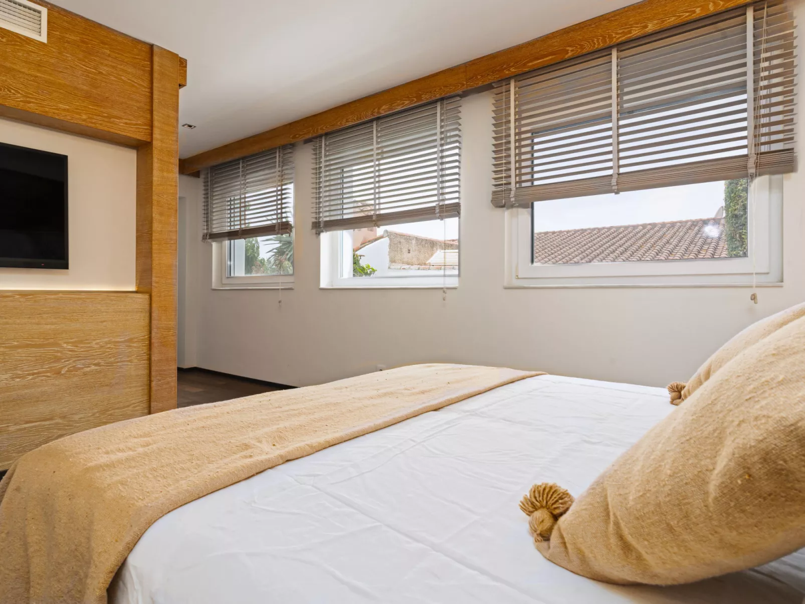 Villa Madrugada, beachside villa in Costabella - Binnen