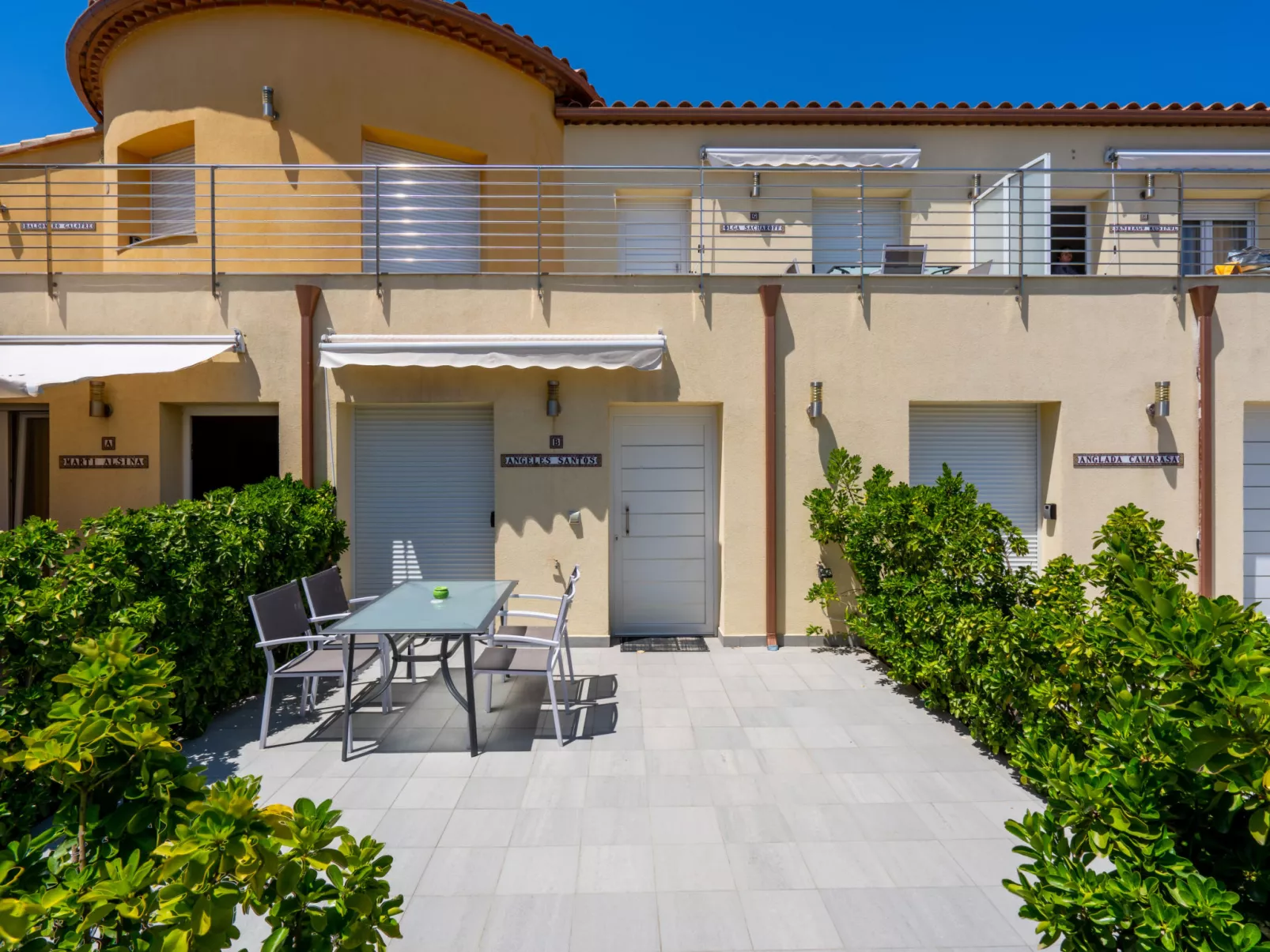 La Vida Sin Limites F  EMP - Buiten